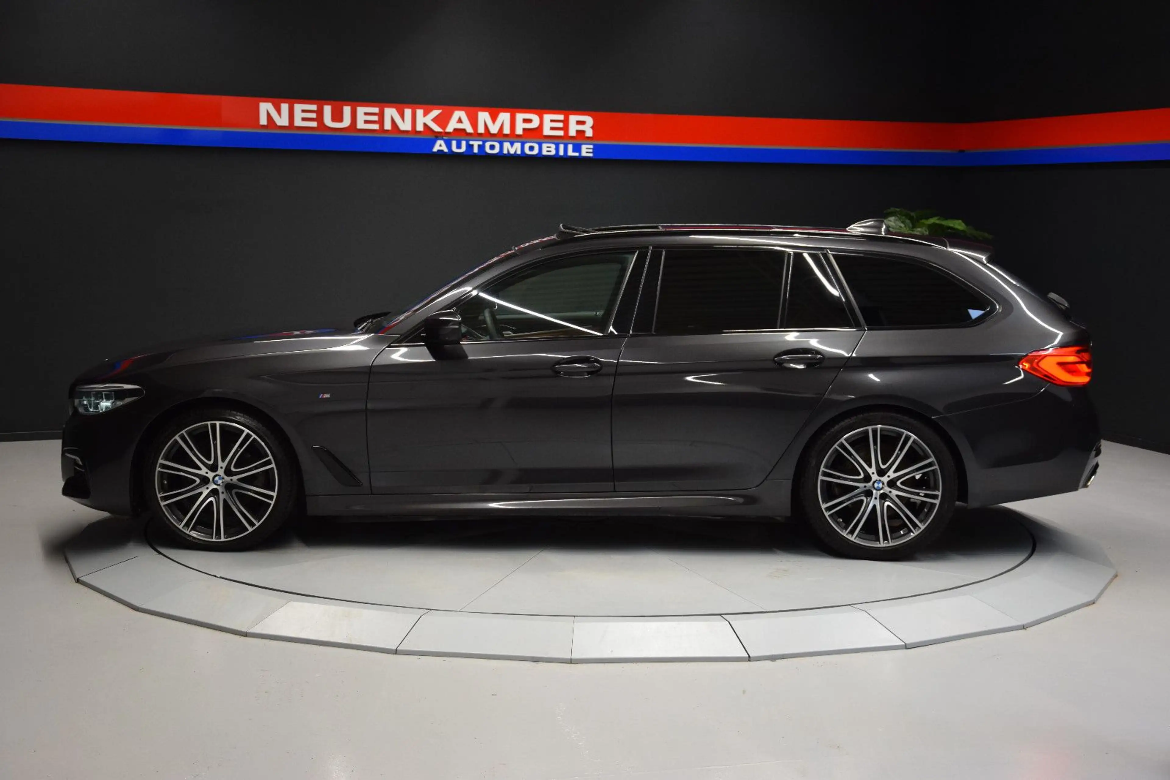 BMW 520 d xDrive M Sport Leder Panorama H&K 360° — photo 5