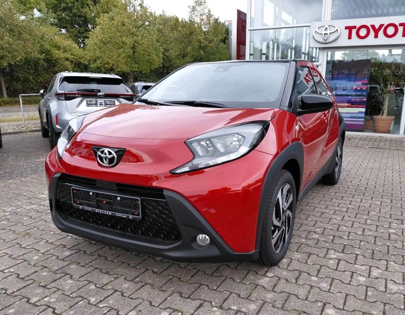 Toyota Aygo X Teamplayer (AB7) Rood - 1