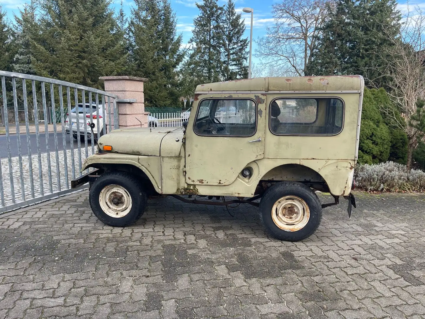 Jeep Kaiser M38 CJ5 bež - 2