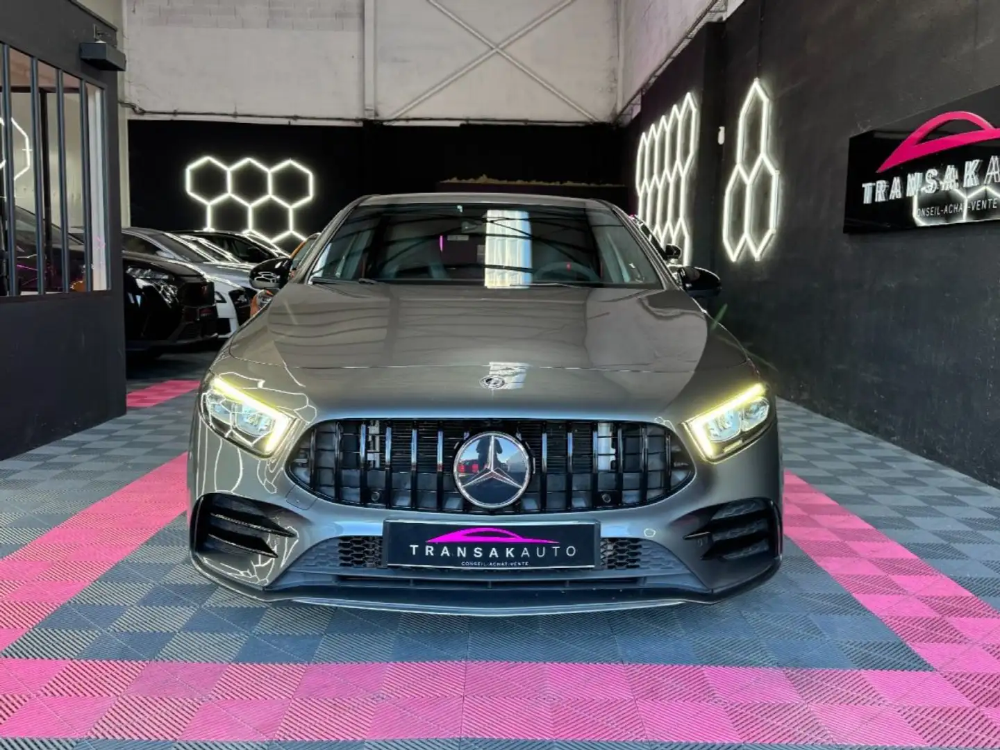 Mercedes-Benz A 35 AMG 35 AMG 2.0 306 ch 7G-DCT Speedshift AMG 4Matic ~ Origine France ~ Sièges chauffant ~ CarPlay ~ Burmester ~ Gris - 2