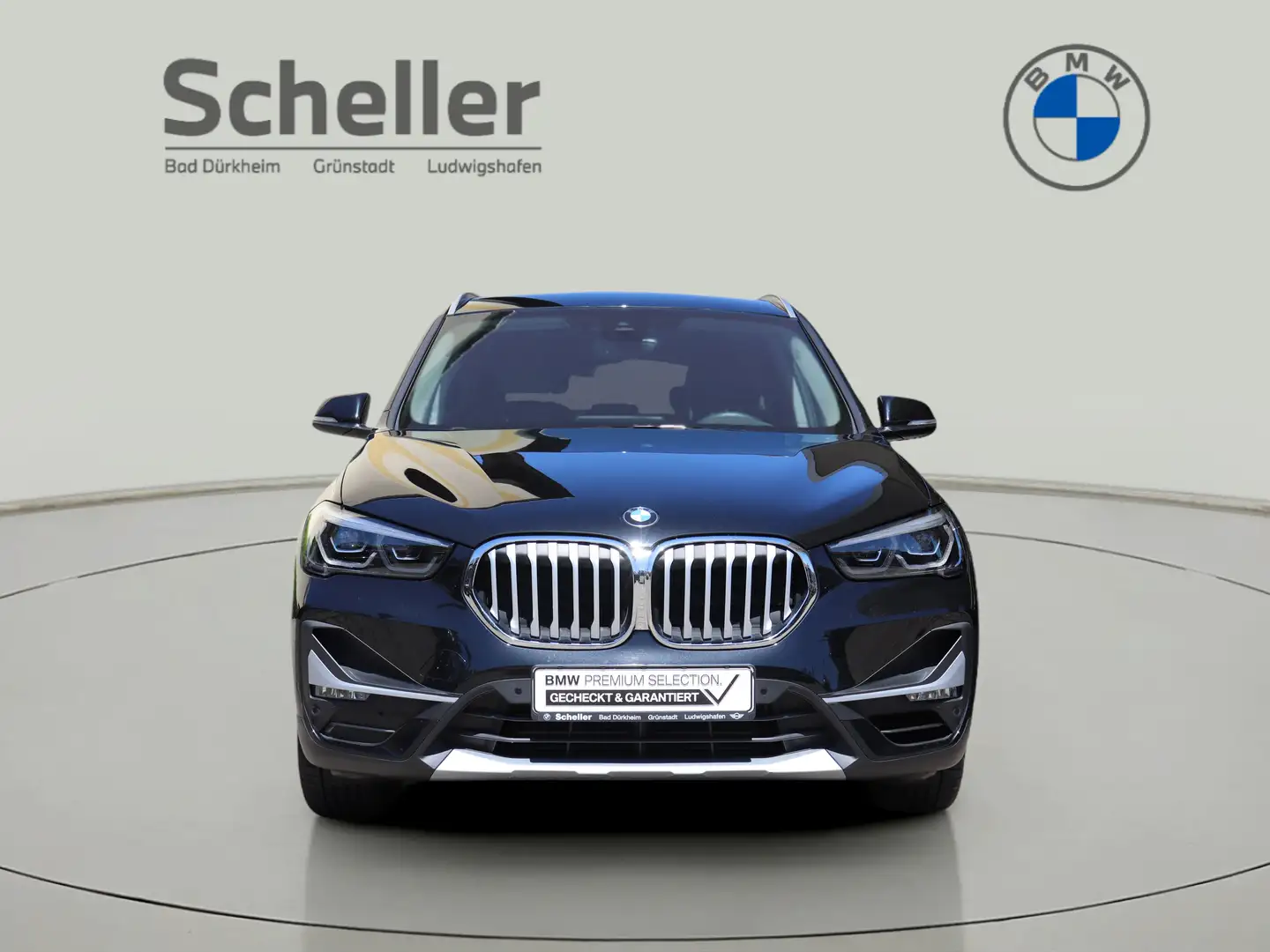 BMW X1 sDrive20i  xLine Head-Up LED Navi Schwarz - 2