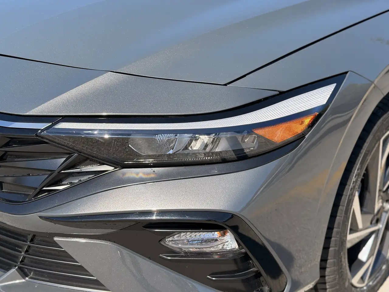 Hyundai ELANTRA photo Hyundai ELANTRA