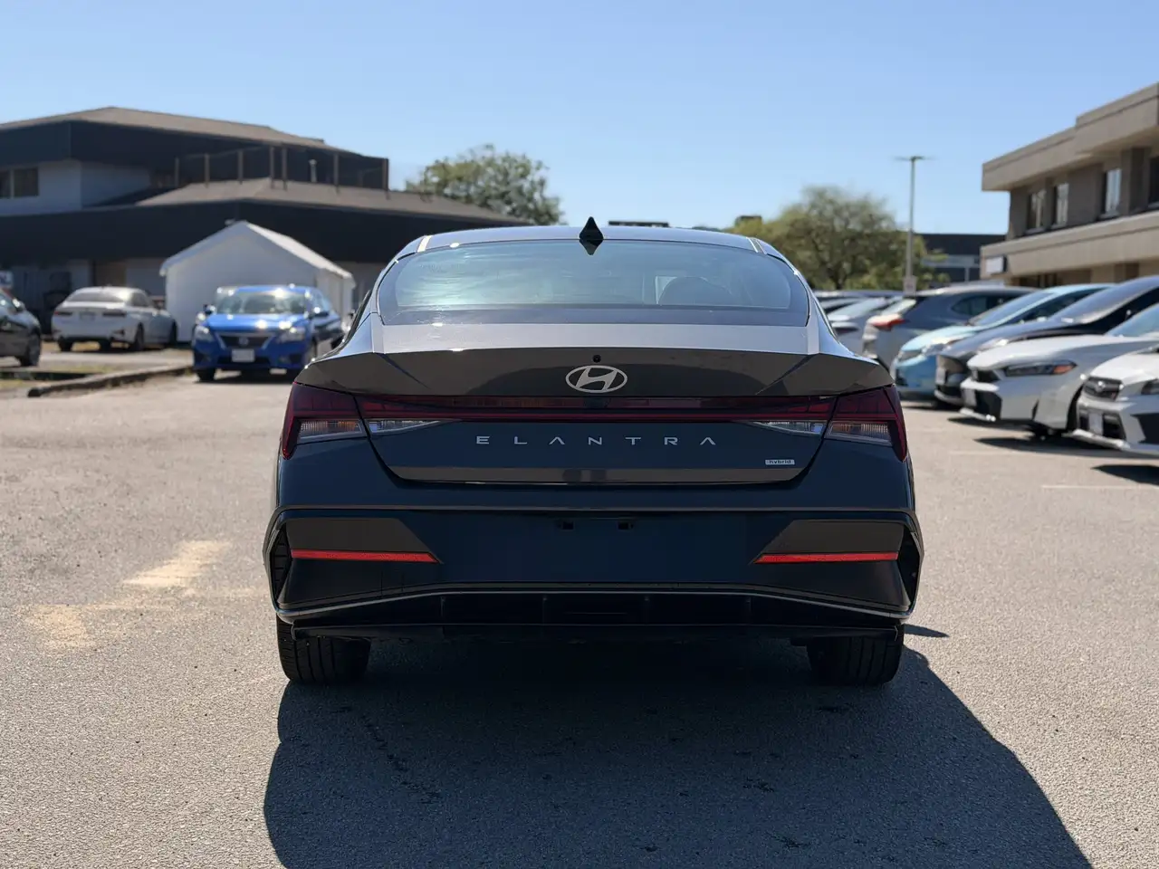 Hyundai ELANTRA photo Hyundai ELANTRA