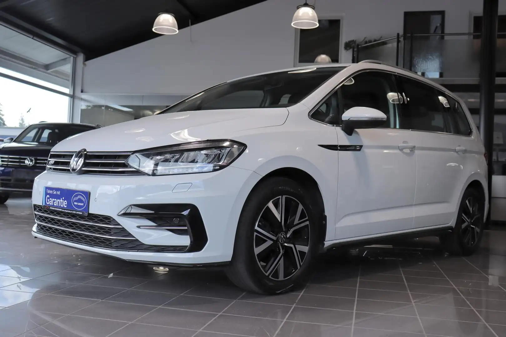 Volkswagen Touran 1.5 TSI Highline R-LINE *STANDHEIZ.*AHK* Weiß - 2