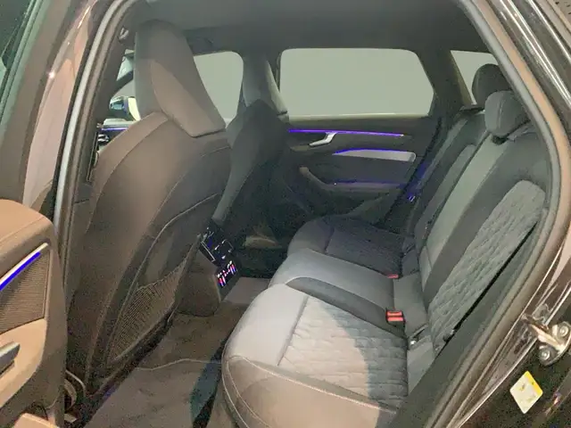 Audi A6 view 12