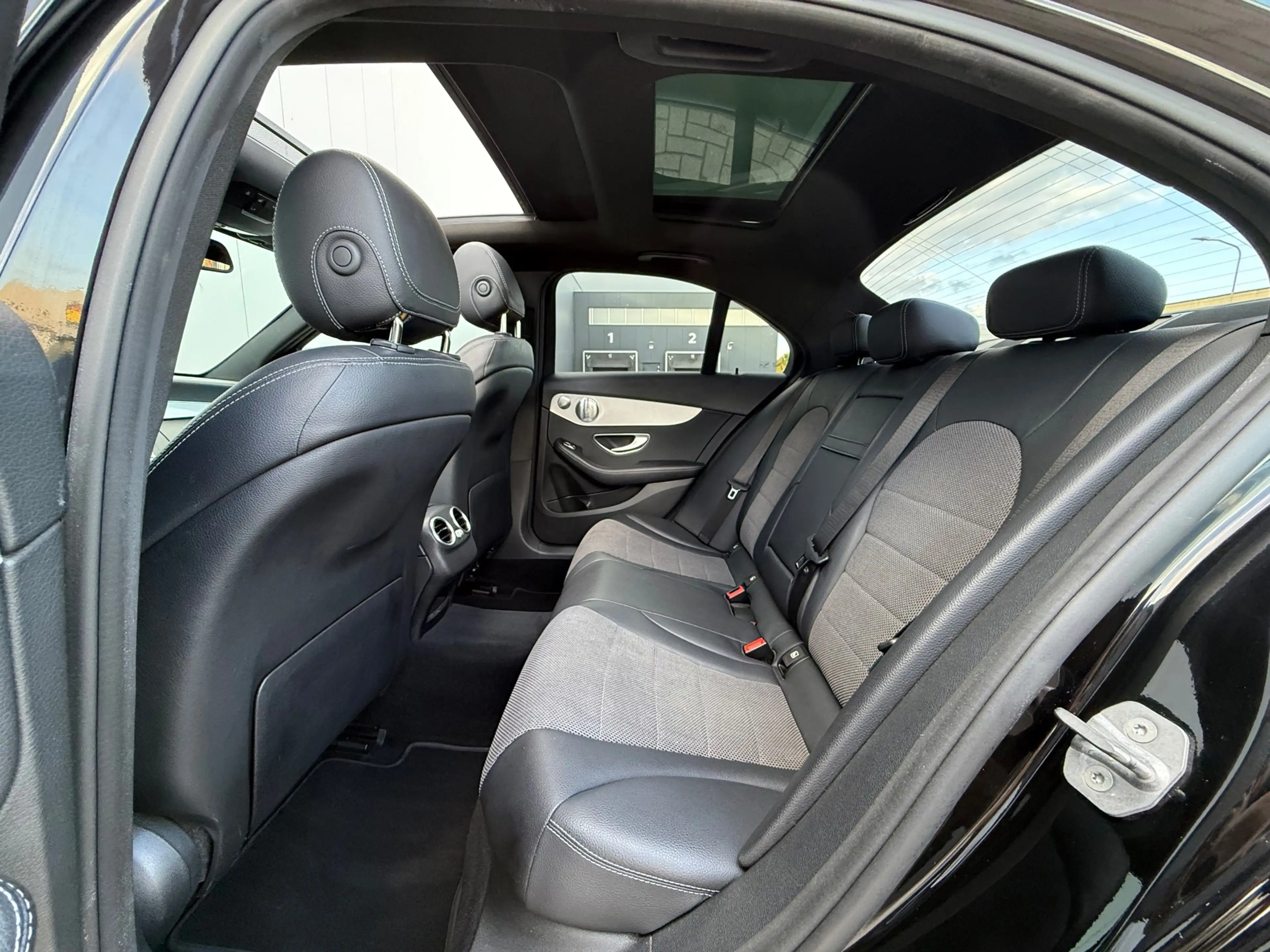 Mercedes-Benz C 180 AMG PANO NAP NIGHT PAKKET — photo 12