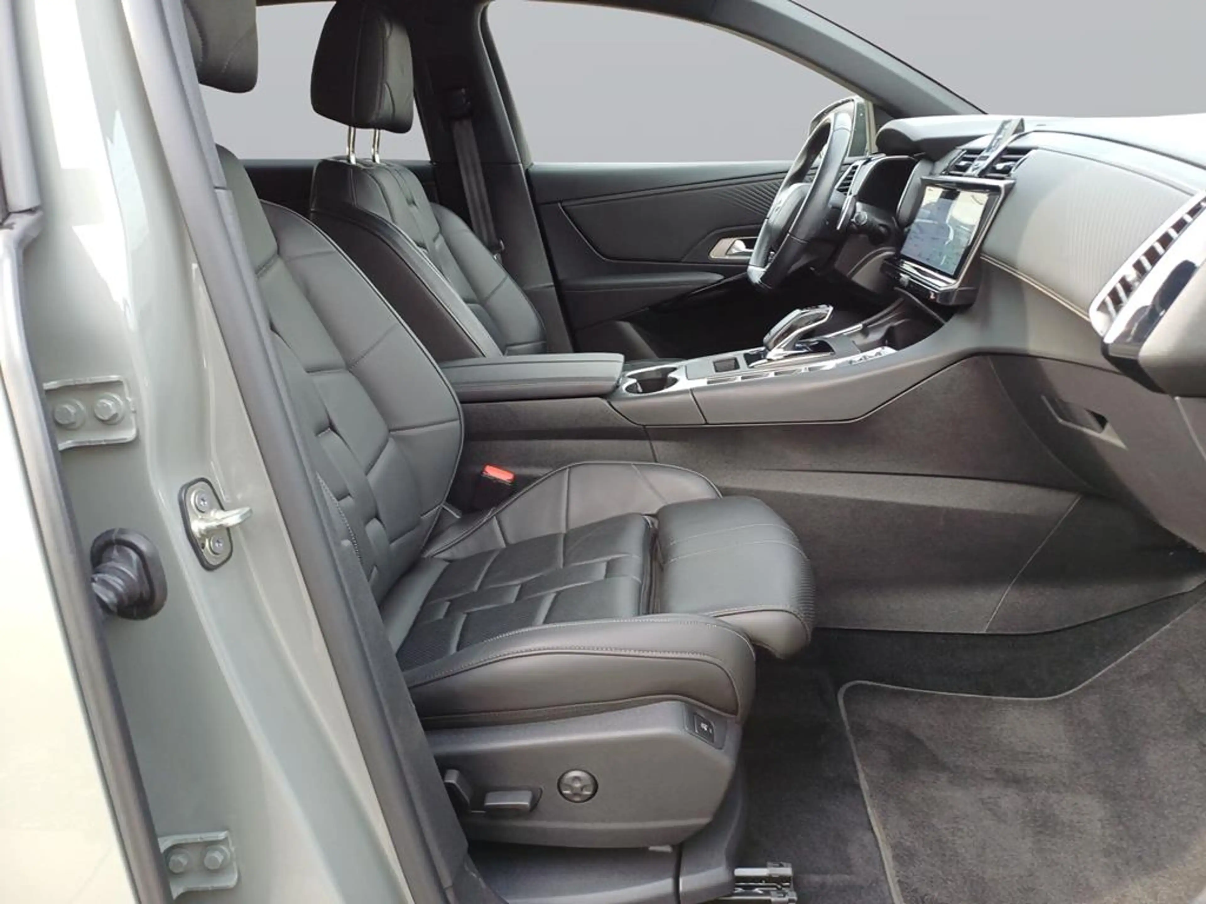 DS Automobiles DS 7 Crossback DS7 Opera — photo 10