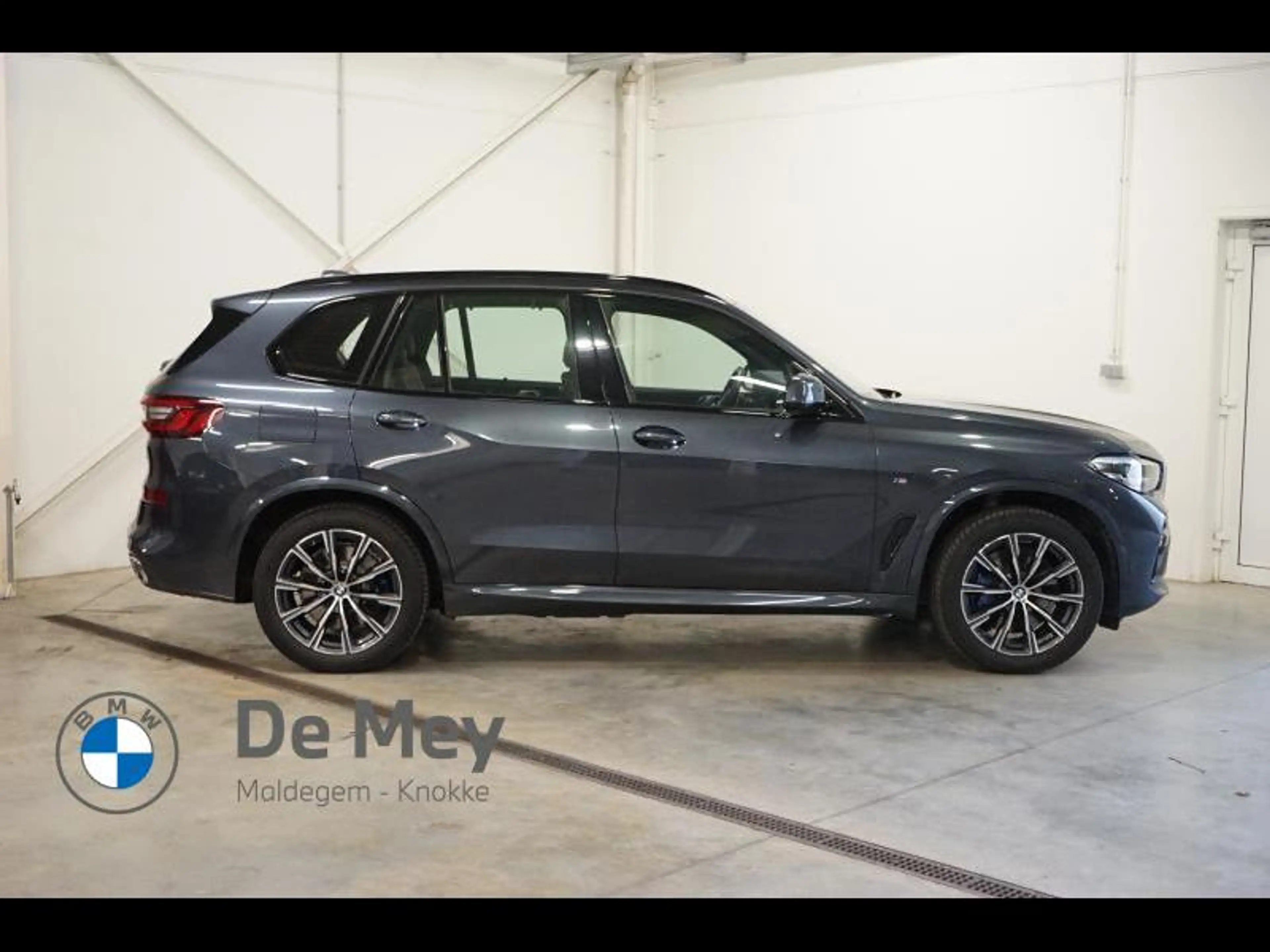 BMW X5 45e — photo 3