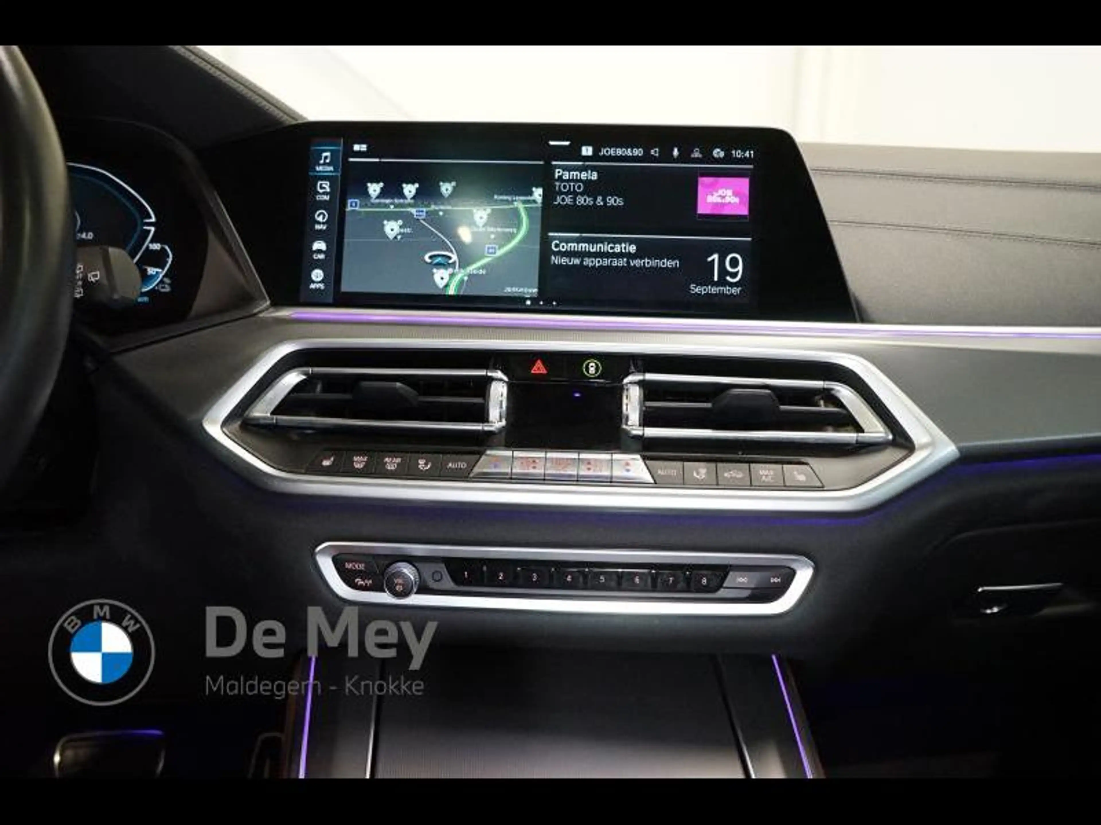 BMW X5 45e — photo 11