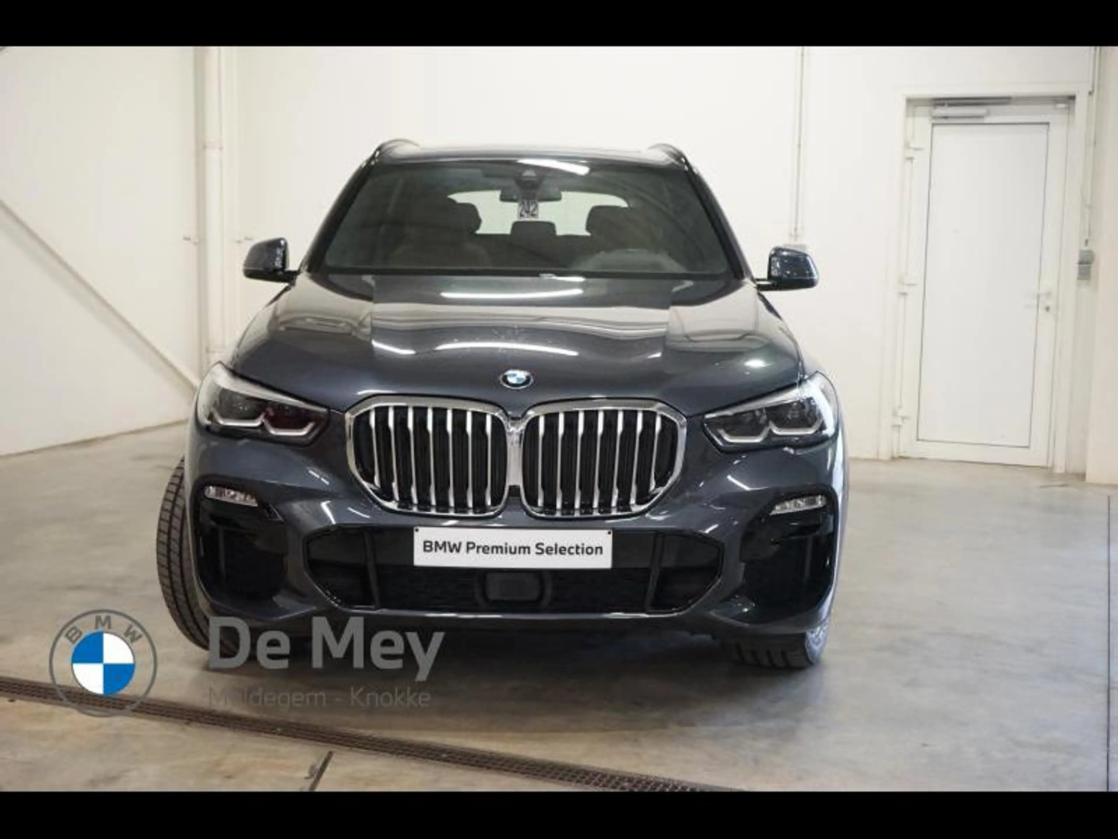 BMW X5 45e — photo 2