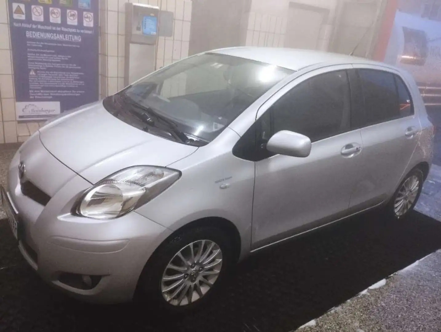 Toyota Yaris Yaris 1,33 Dual-VVT-i Luna Luna Silber - 1