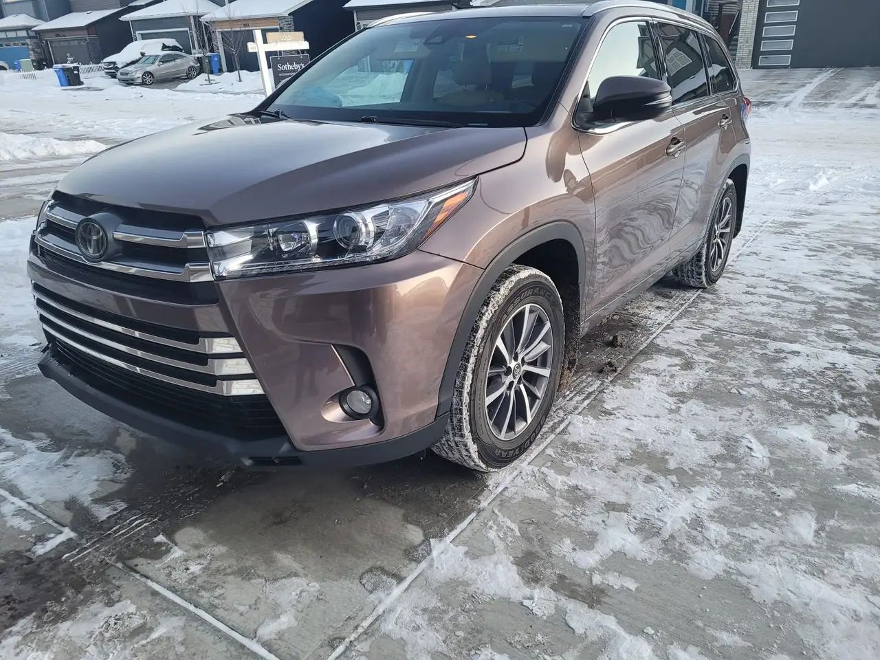 Toyota Highlander снимка Toyota Highlander
