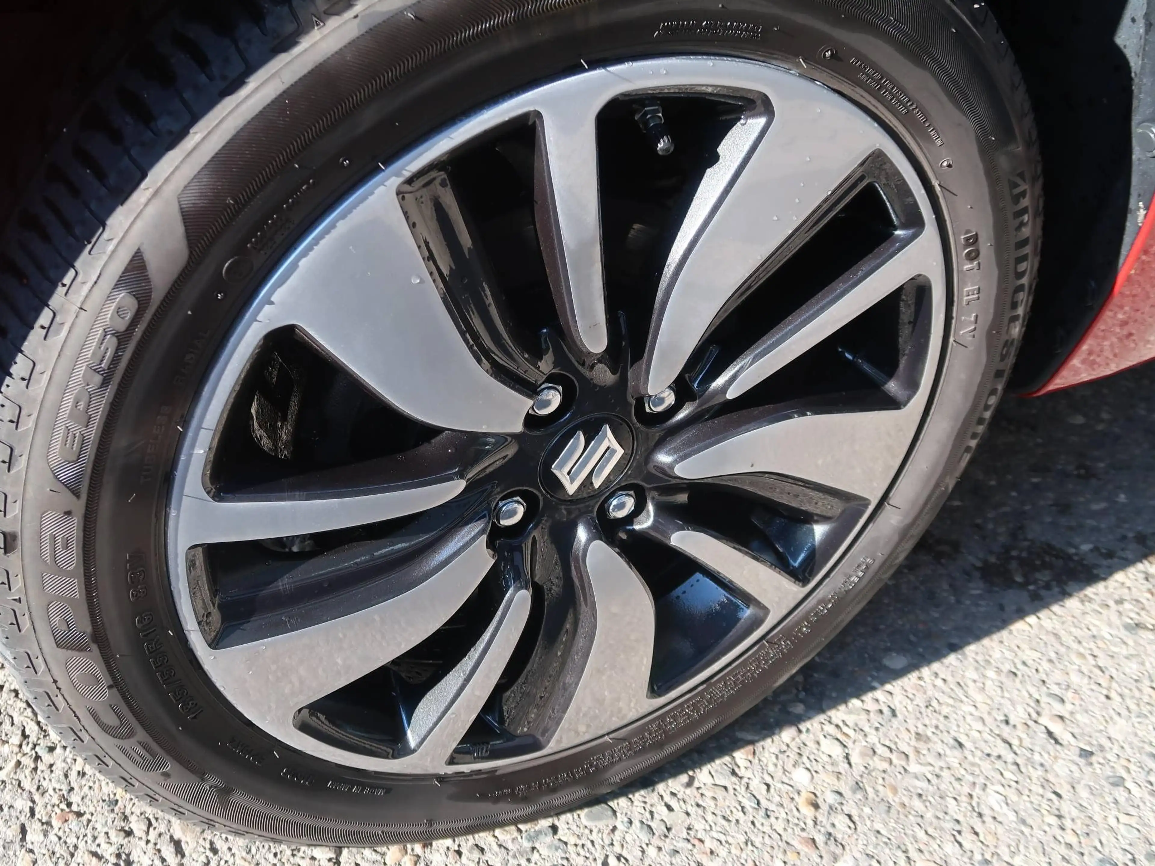 Suzuki Swift 1,2 DualJet Hybrid Allgrip Flash + Winterräder — photo 9