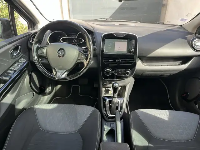 Renault Clio view 6