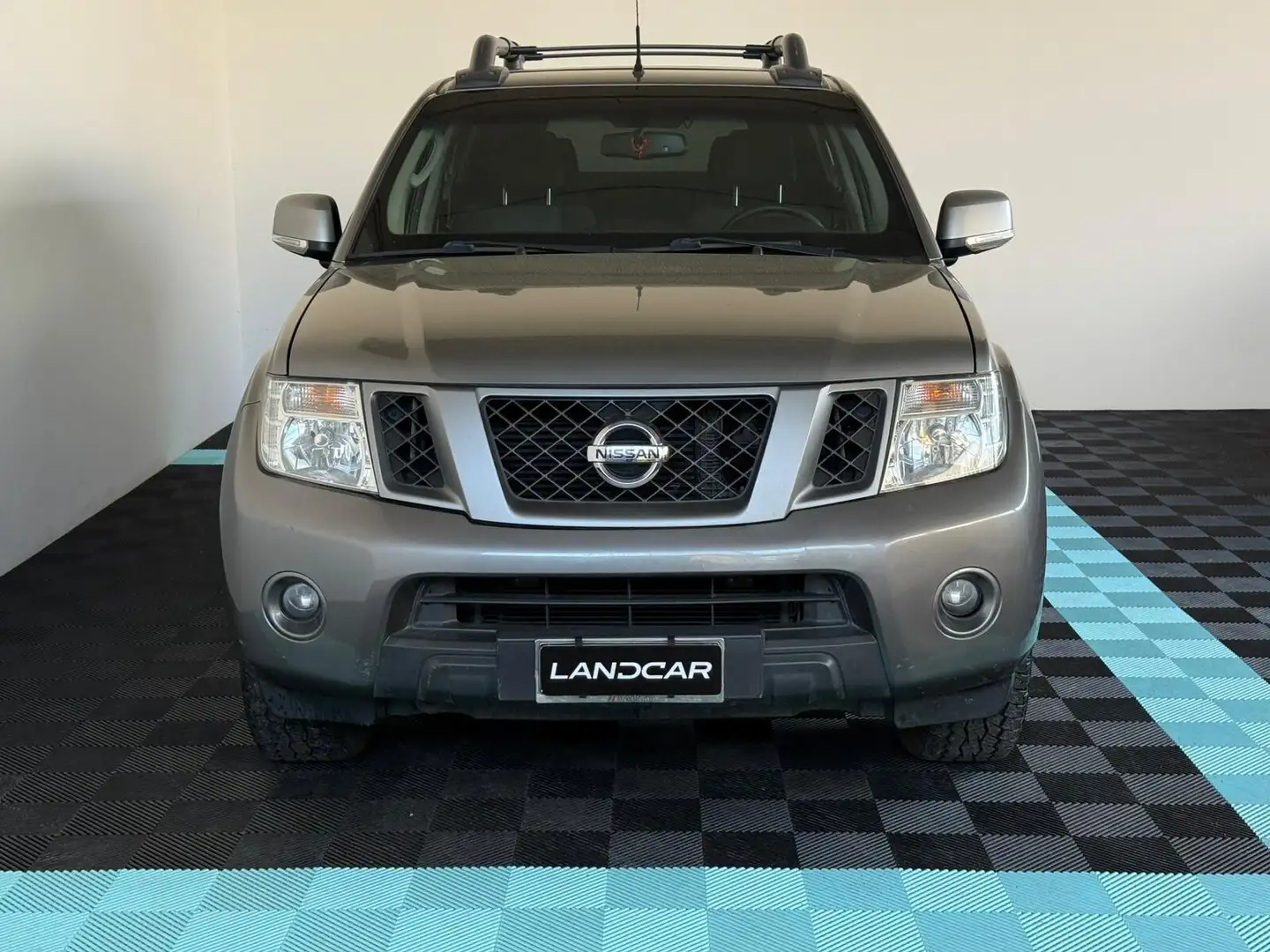 Nissan Navara Navara 2.5 dCi 190CV AUTO Double Cab LE HARD TOP Grigio - 2
