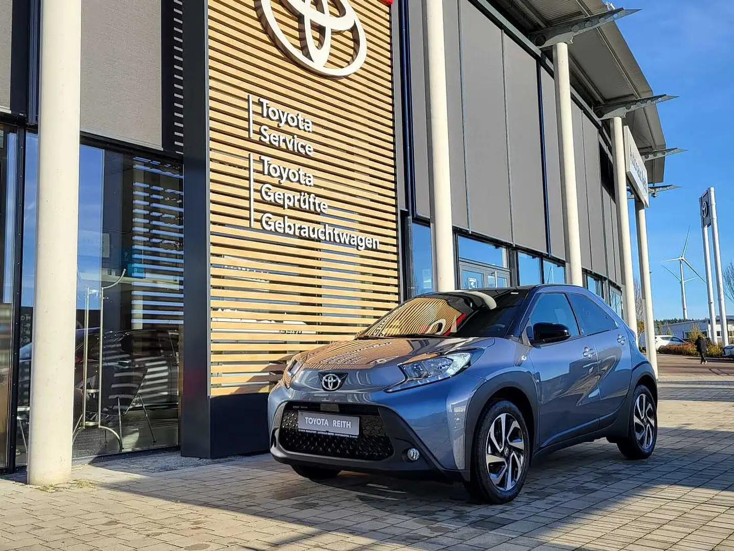 Toyota Aygo X Team Deutschland M/T Gris - 2