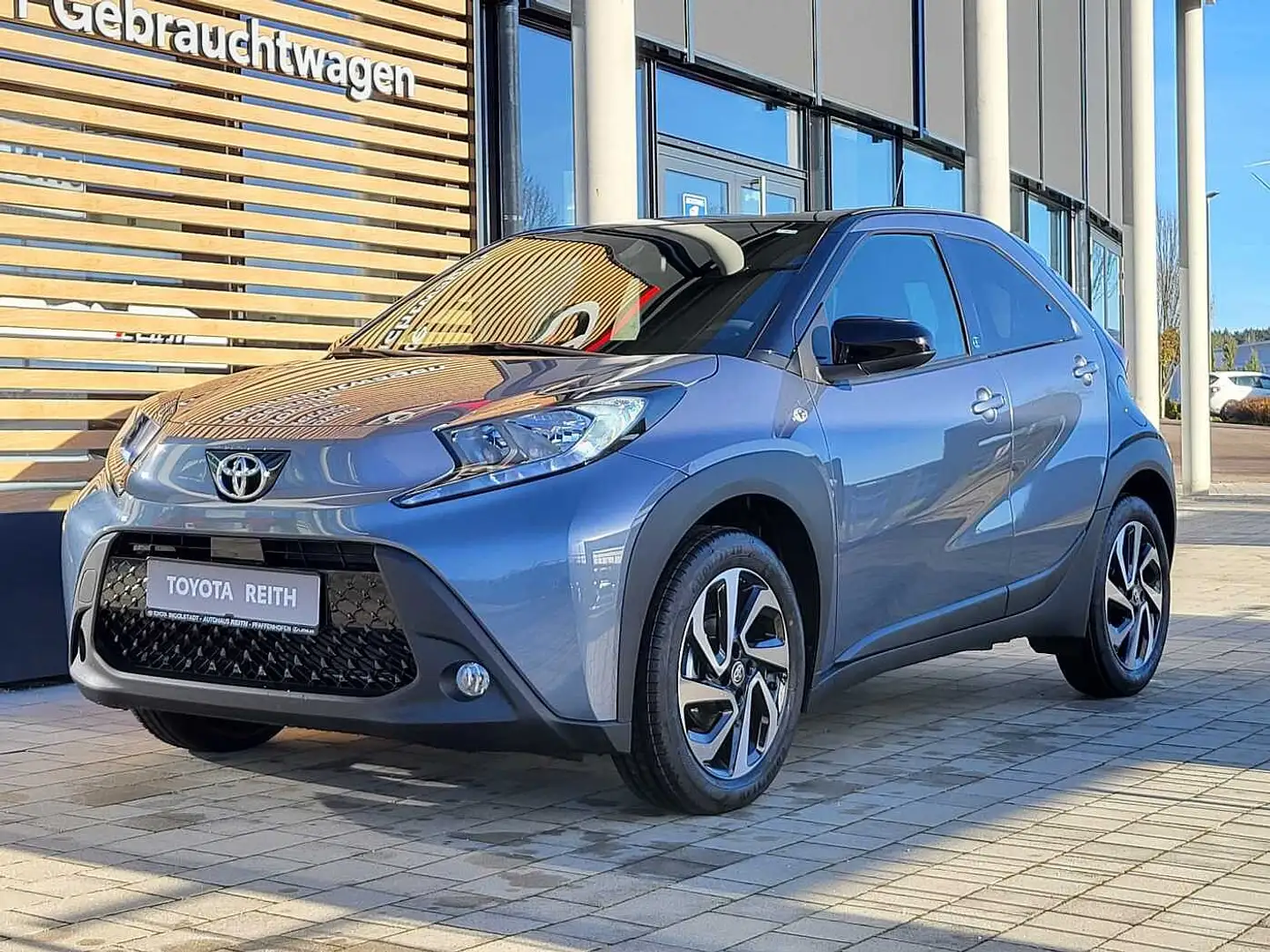 Toyota Aygo X Team Deutschland M/T Gris - 1