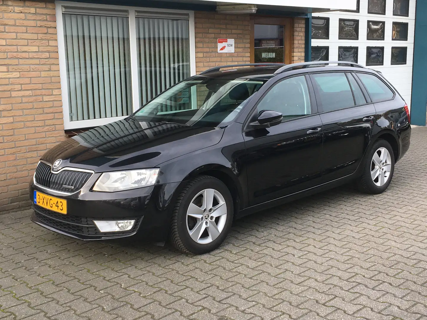 Skoda Octavia Combi 1.6 TDI Greenline Businessline Zwart - 1