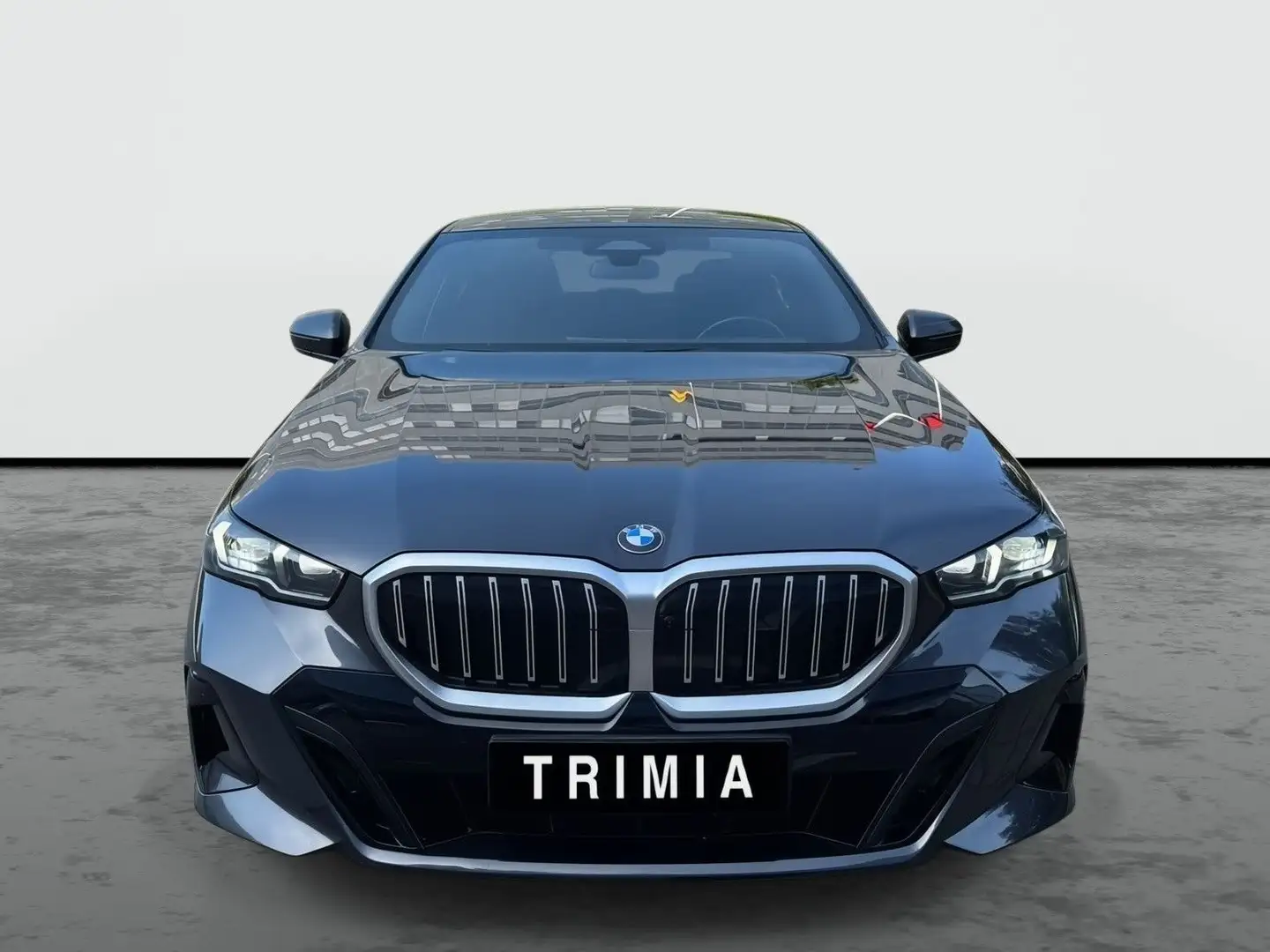 BMW 520 d xDrive Lim. M Sport | HUD | 360 Cam | AHK Grau - 2