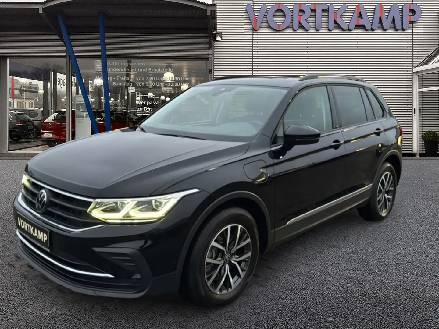 Volkswagen Tiguan Life eHybrid Pano/AHK/IQLight/EasyOpen Schwarz - 2