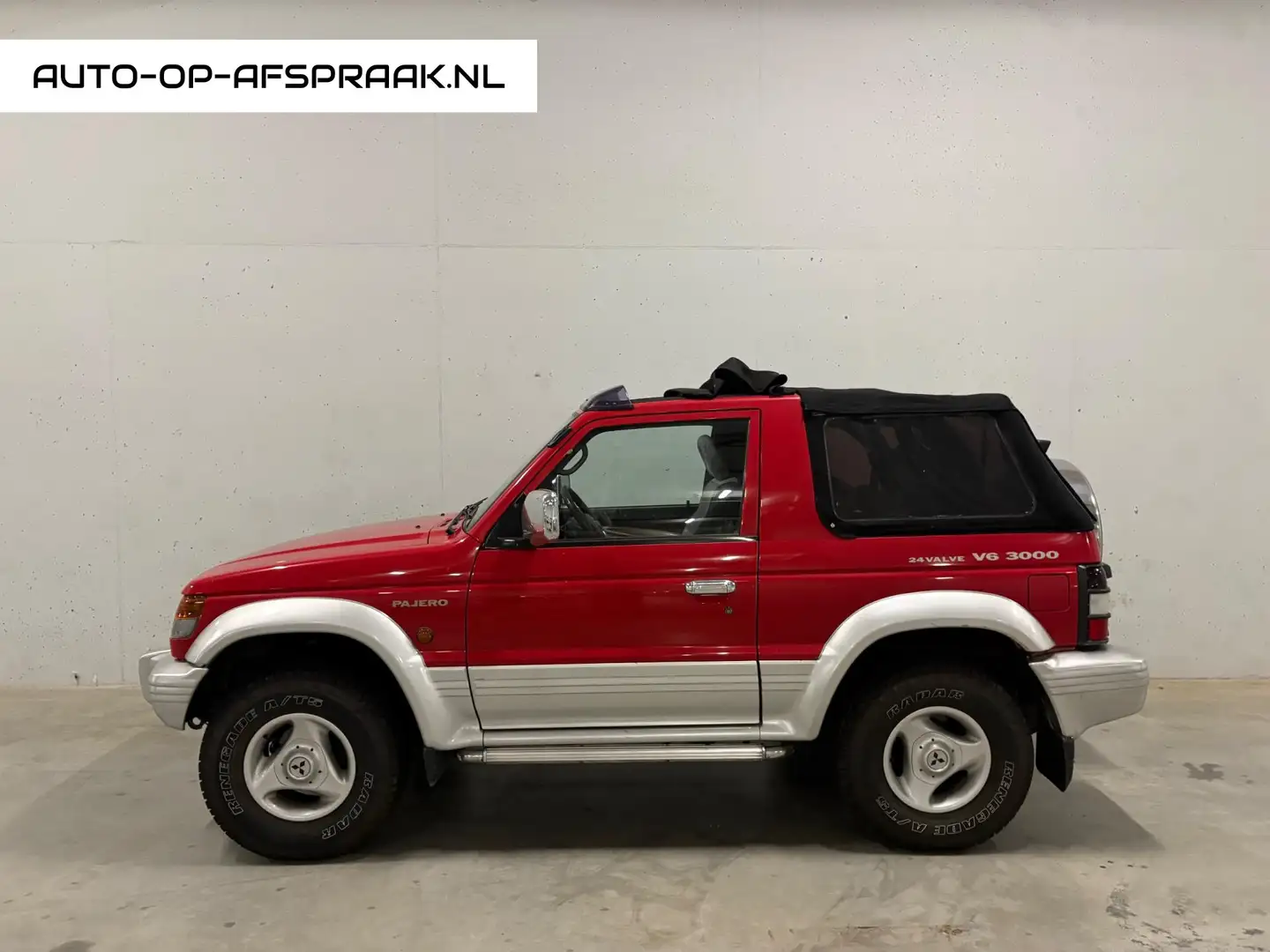 Mitsubishi Pajero 3.0 V6 24V GLX 4x4 Airco CanvasTop Cabrio Trekhaak Rood - 1