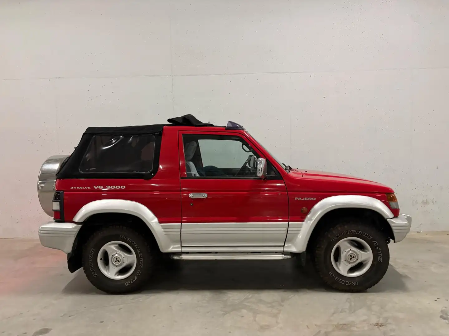 Mitsubishi Pajero 3.0 V6 24V GLX 4x4 Airco CanvasTop Cabrio Trekhaak Rood - 2