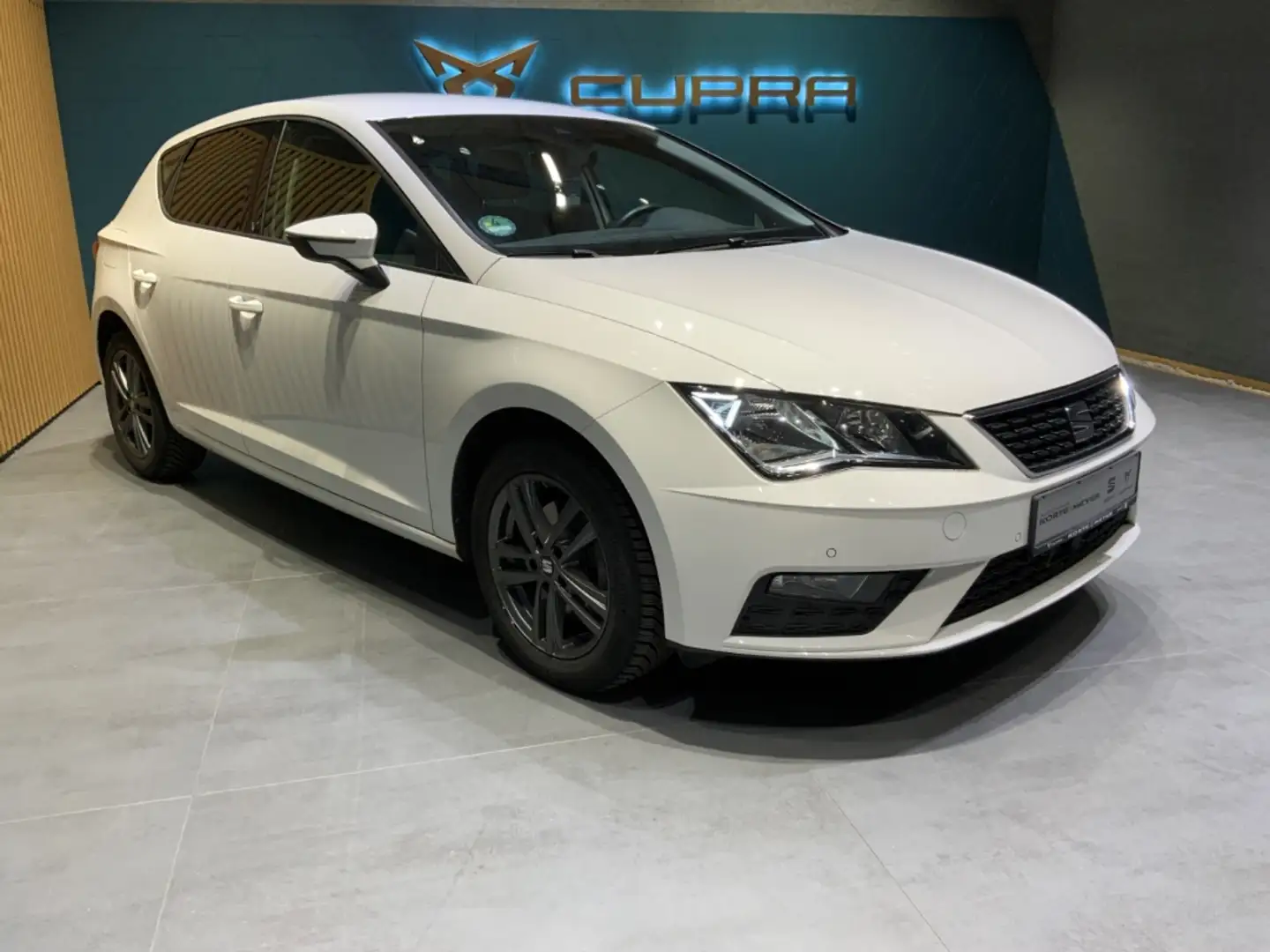 SEAT Leon Style 1.5TSi 6-Gang+ACC +Keyless Weiß - 2