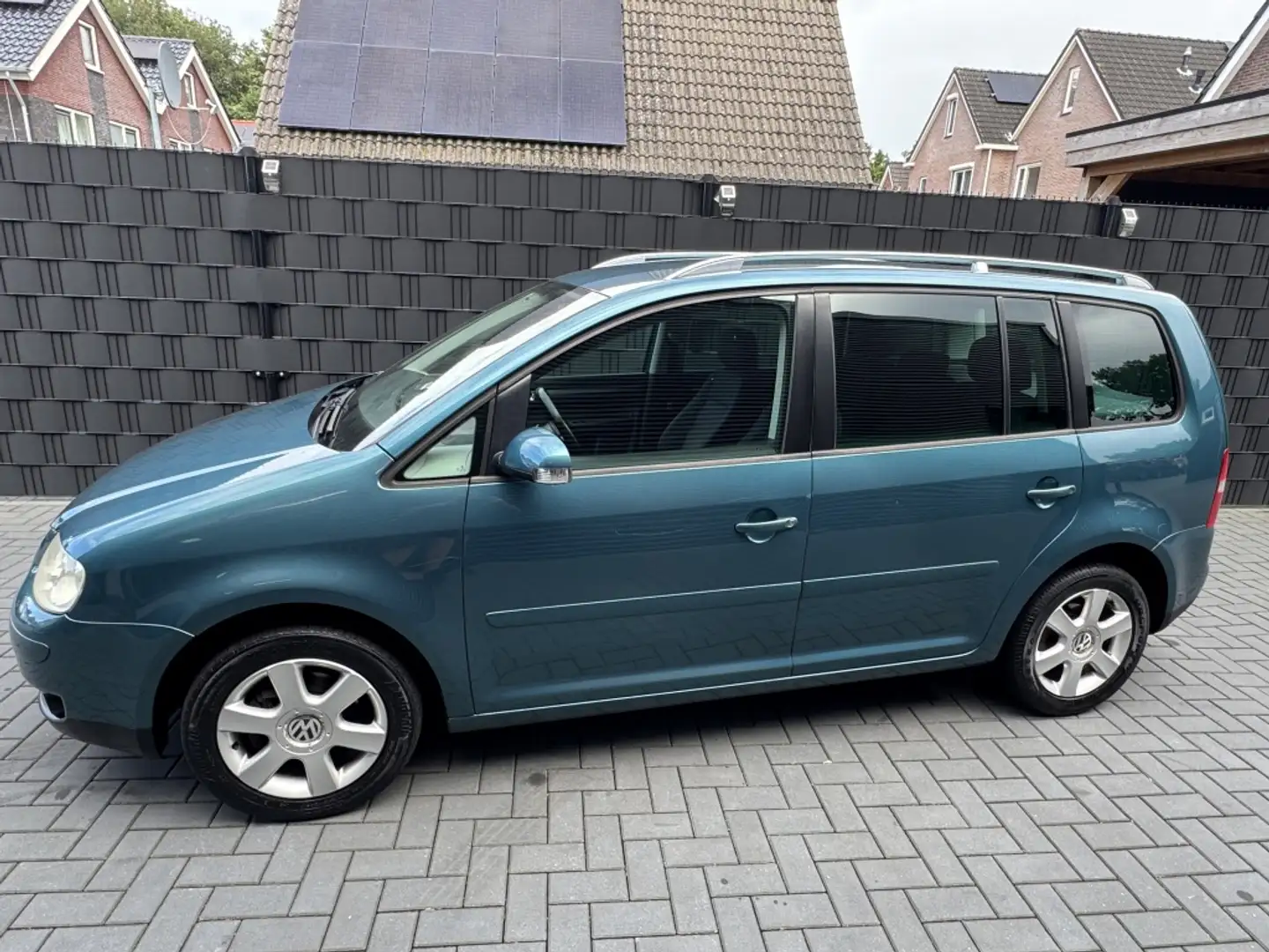 Volkswagen Touran 1.6-16V FSI Highline GROEN| CLIMA| CRUISE| 193DKM Groen - 2