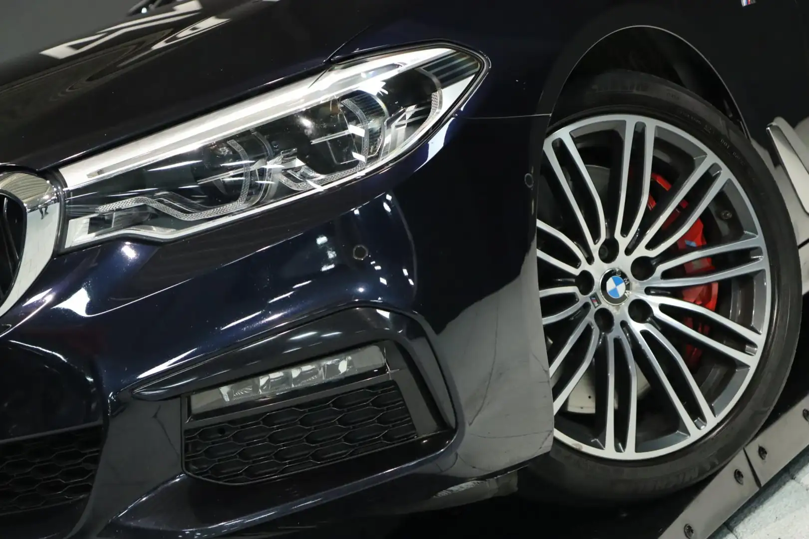 BMW 520 5-serie 520i M Sport / PANO / 2X MEMORY / NAP / CA Bleu - 2