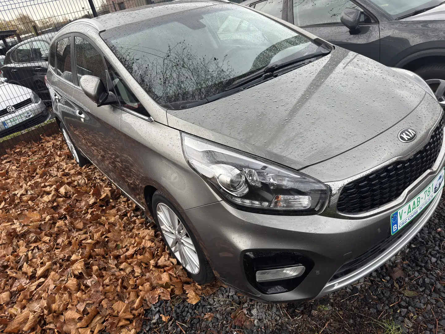 Kia Carens Carens 1.7 CRDi Navi Edition+ DCT Stříbrná - 2