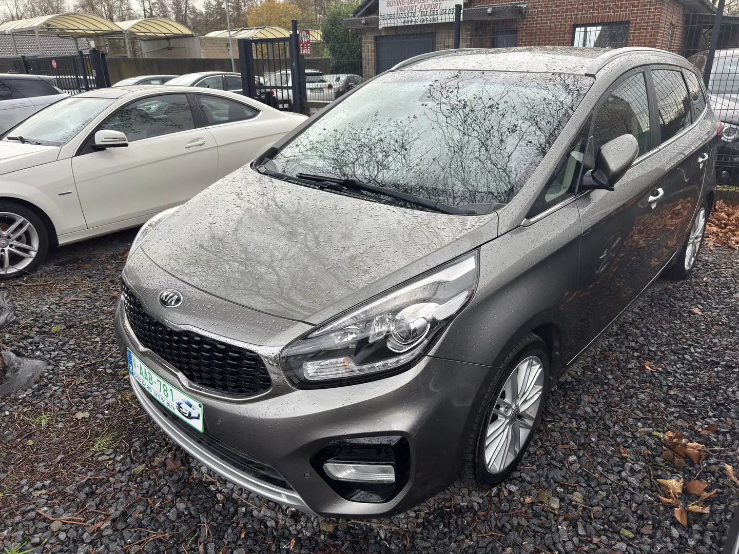 Kia Carens Carens 1.7 CRDi Navi Edition+ DCT Stříbrná - 1