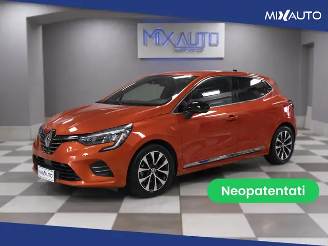 2022 Renault Clio in Orange for sale