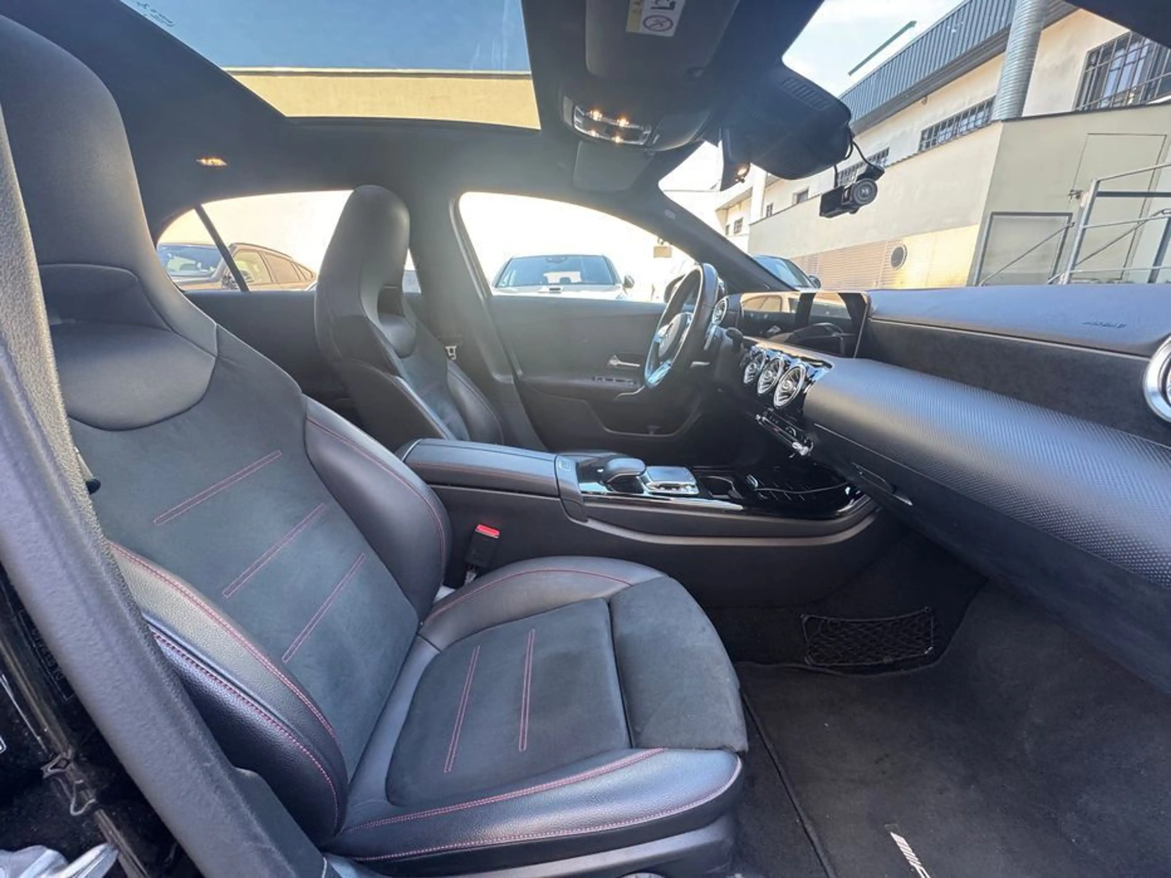 Mercedes-Benz A 200 AMG Line Schiebedach Sitzheizung LED — photo 12