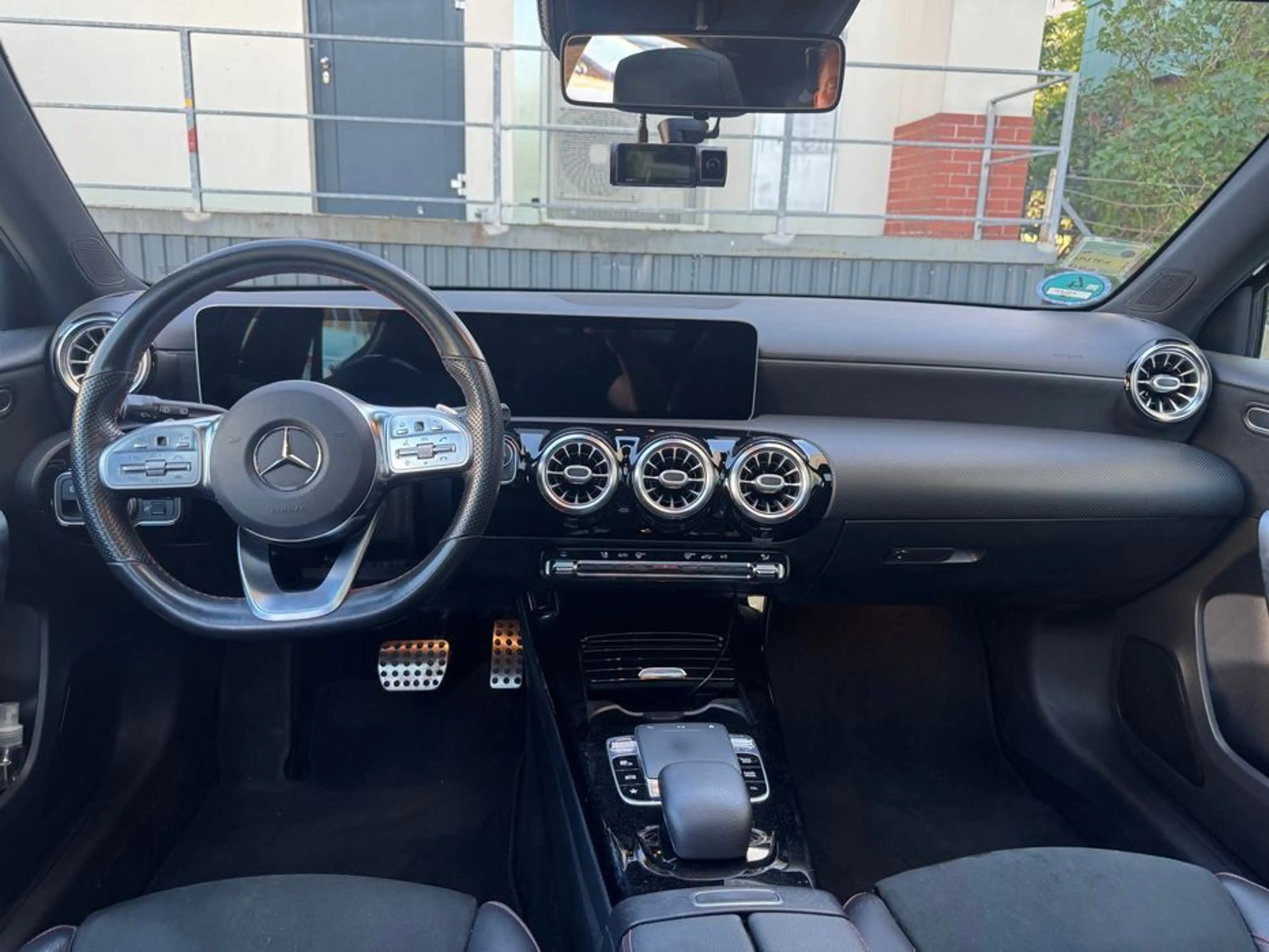Mercedes-Benz A 200 AMG Line Schiebedach Sitzheizung LED — photo 11