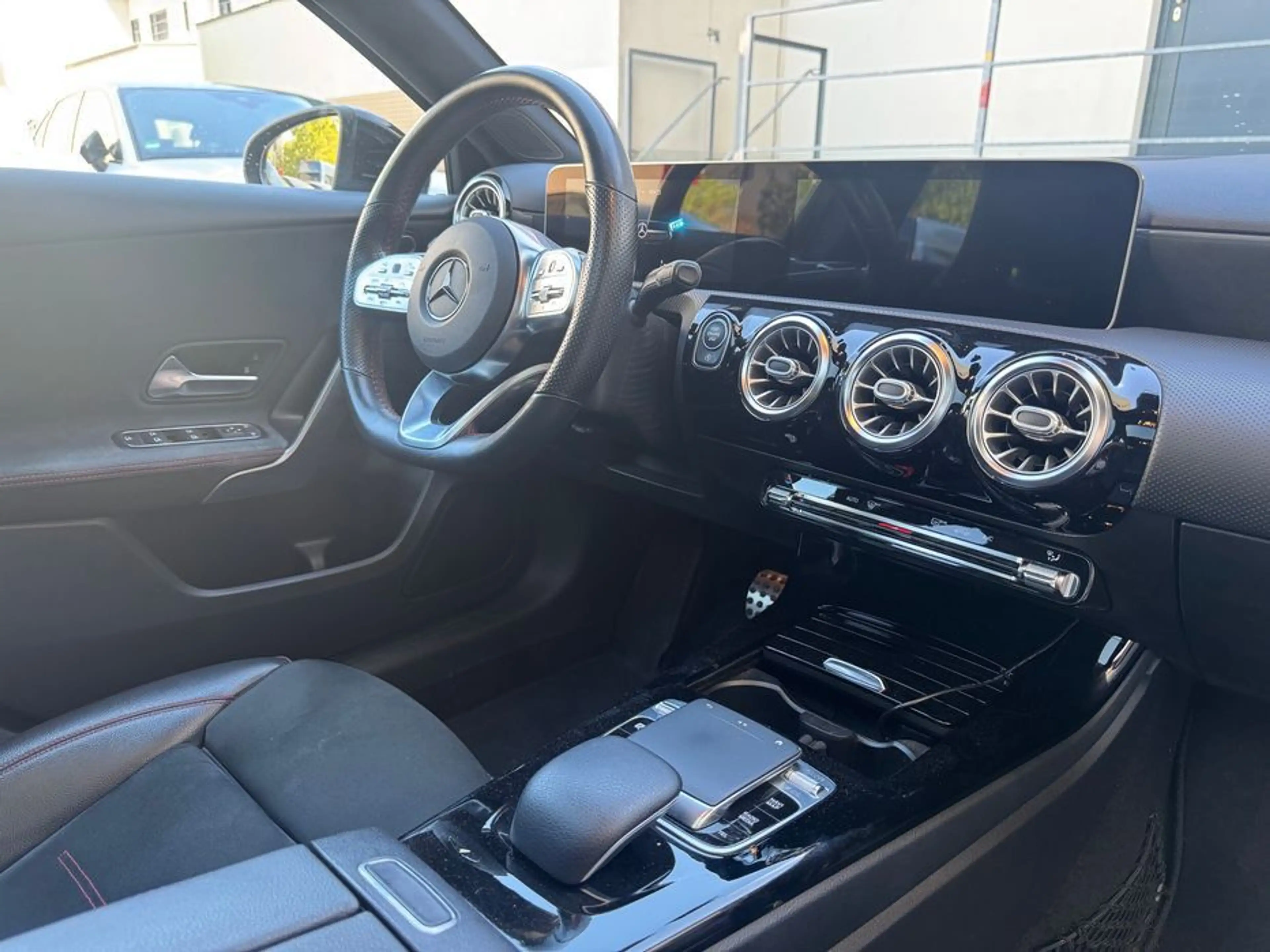 Mercedes-Benz A 200 AMG Line Schiebedach Sitzheizung LED — photo 10