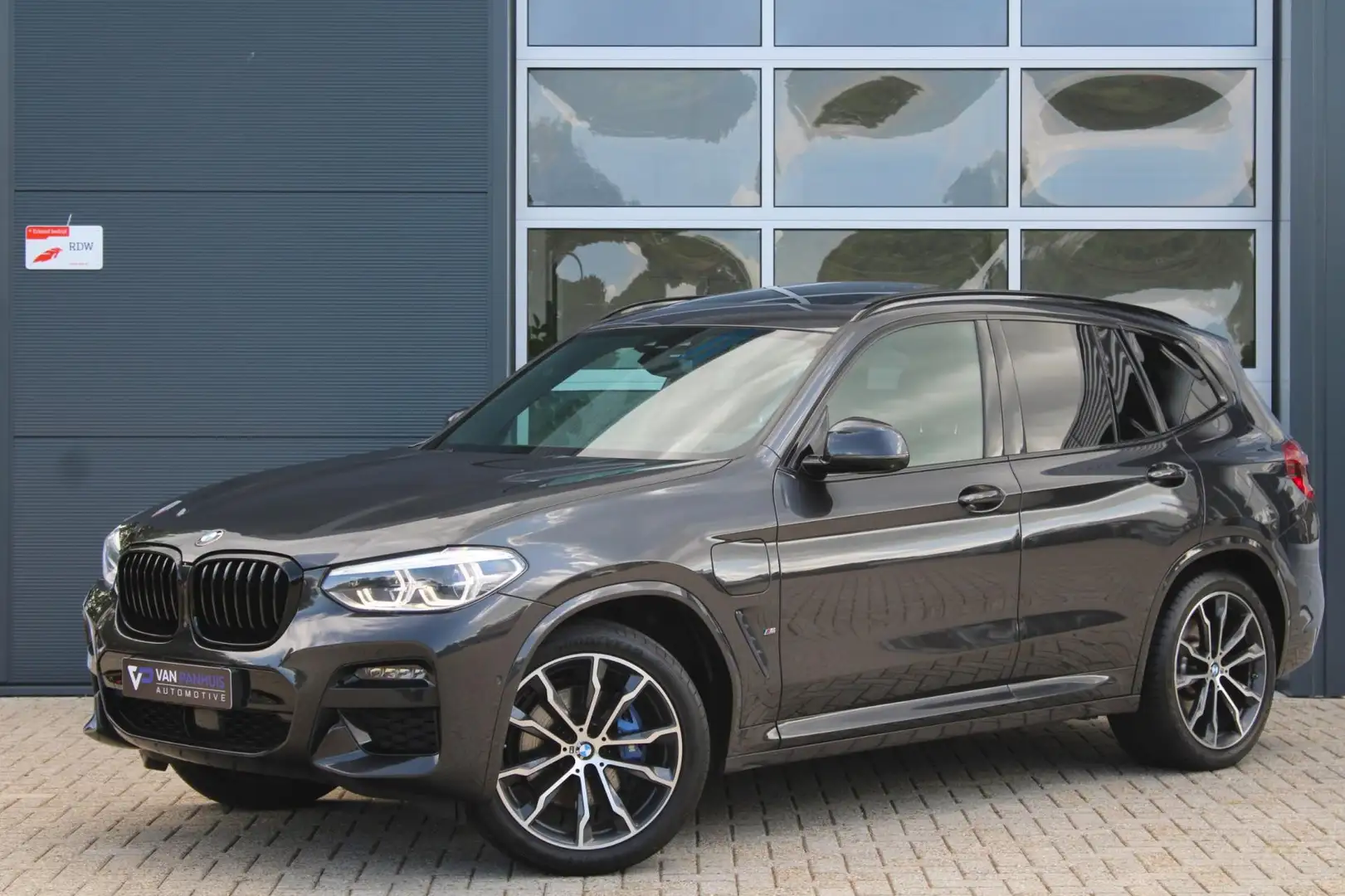 BMW X3 XDrive 30e M-Sport | Pano | ACC | 360 | Memory | H Grijs - 1