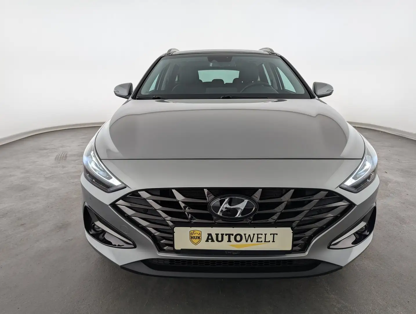 Hyundai i30 i30 1.5 T-GDI Prime Mild-Hybrid LED+NAV+ACC+PANO Silber - 2