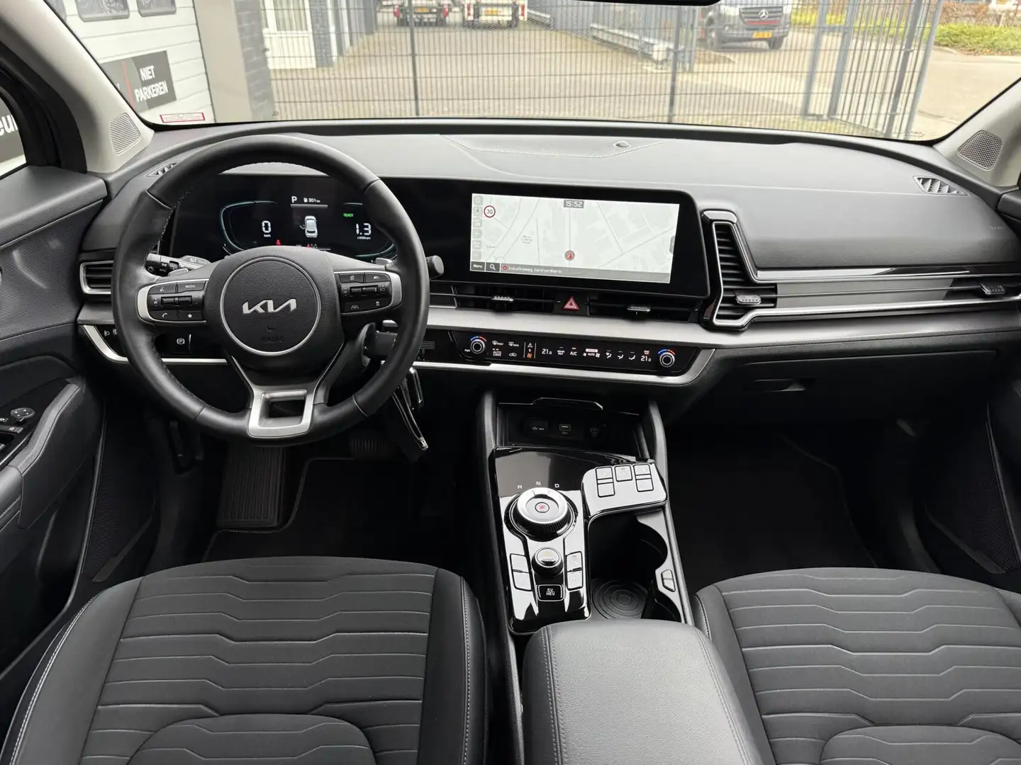 Kia Sportage 1.6 T-GDi Plug-in Hybrid AWD Dynamic Zwart - 2