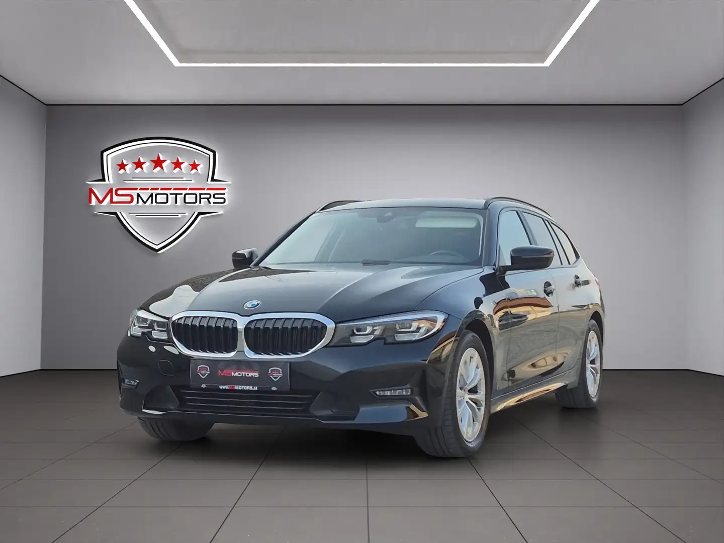 BMW 318 d Touring*1.BESITZ*RFK*NAVI*LEASING*GARANTIE* Schwarz - 1