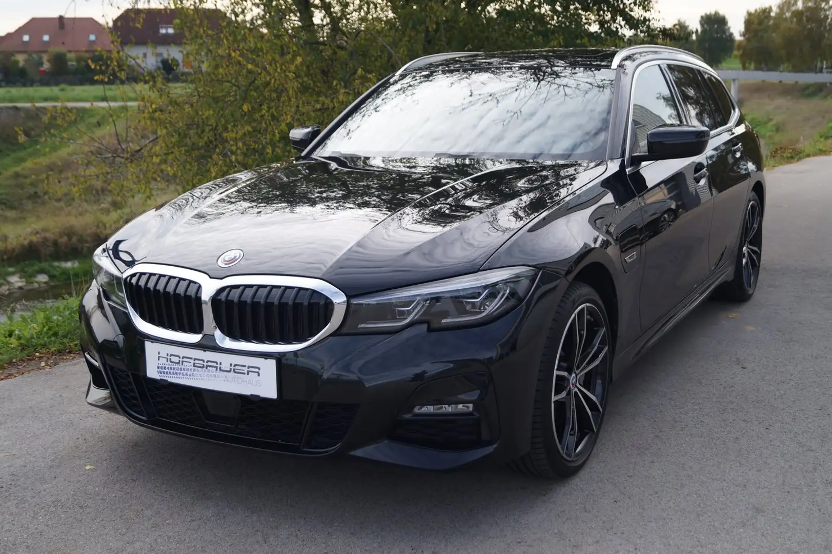 BMW 330 BMW 3 Touring 330 e xDrive Schwarz - 1