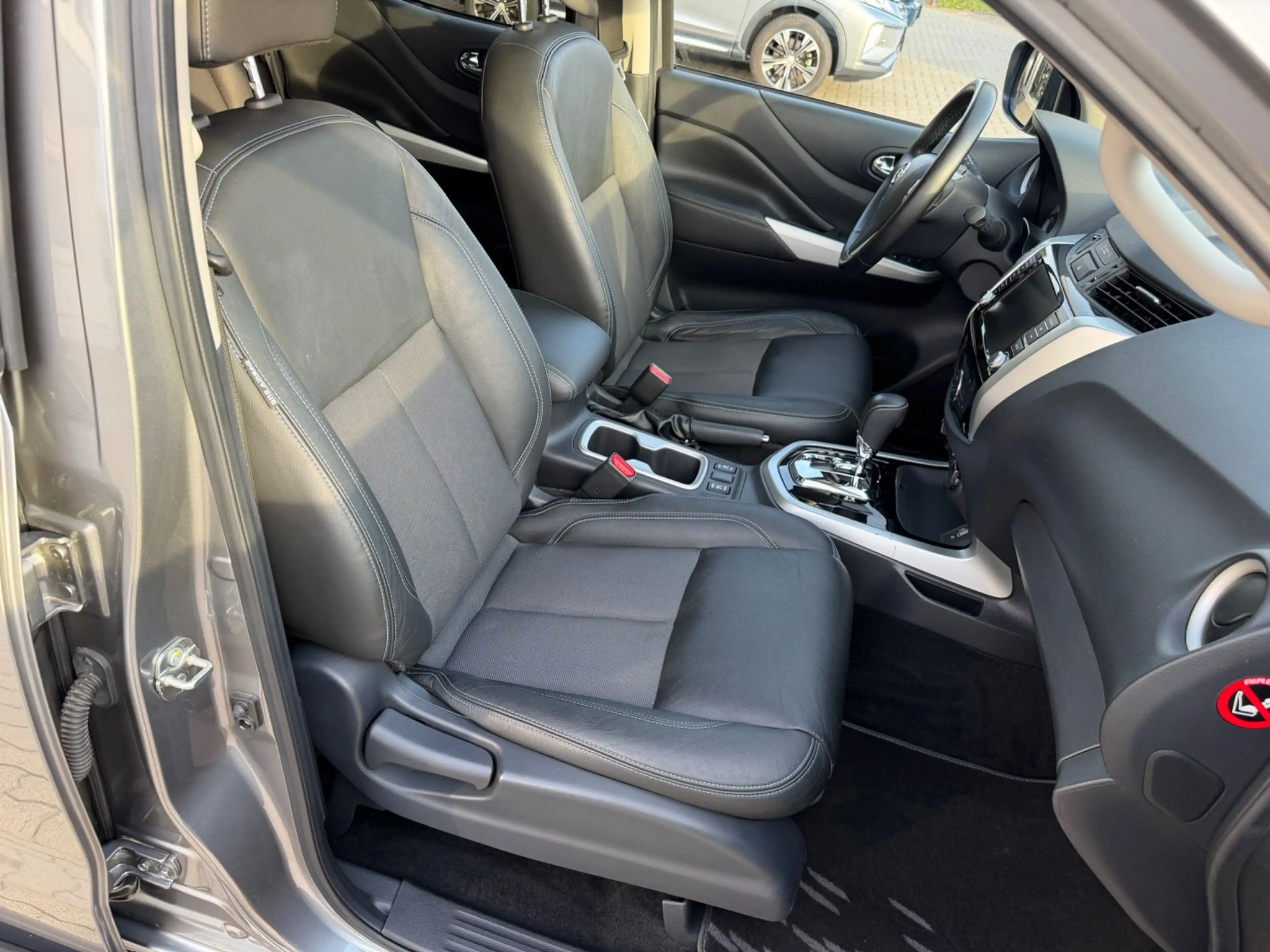 Nissan Navara N-Guard 4x4 DC Aut. wenig KM — photo 15
