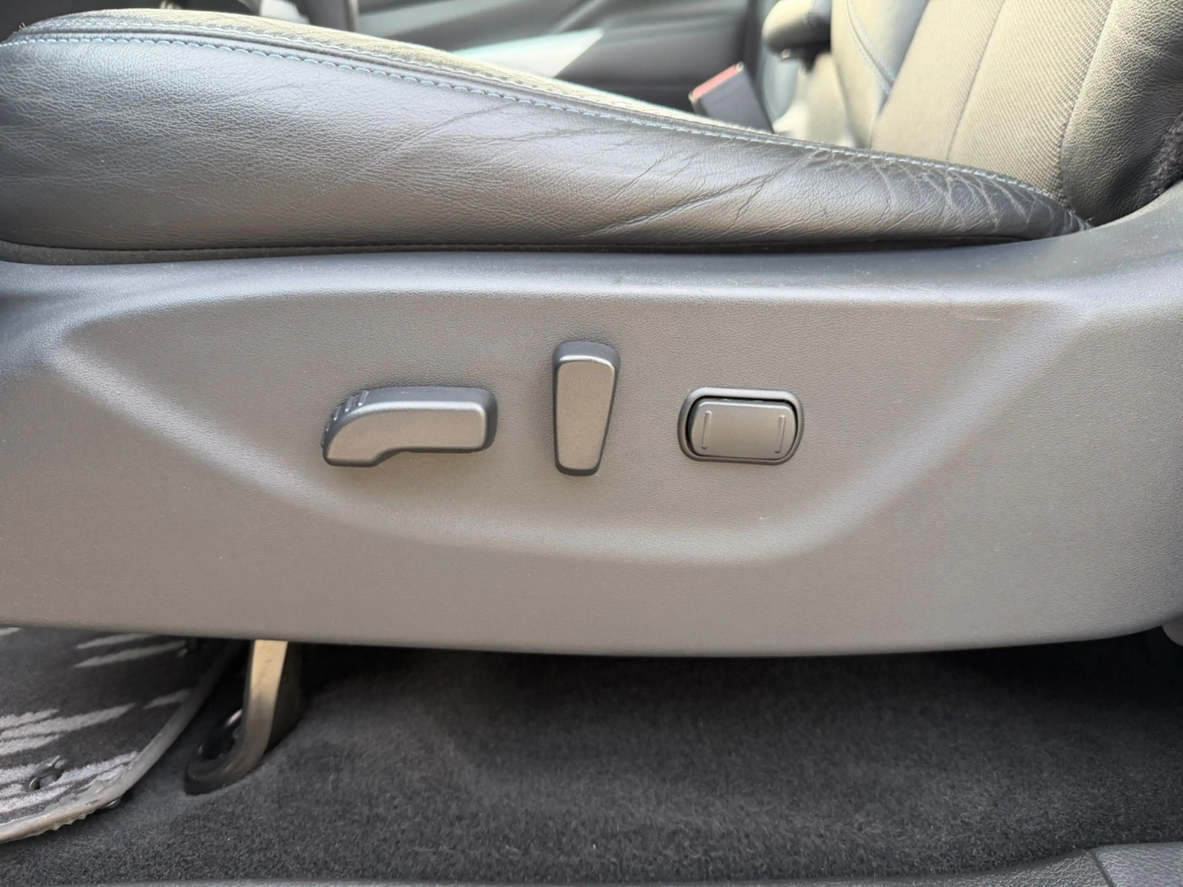 Nissan Navara N-Guard 4x4 DC Aut. wenig KM — photo 13