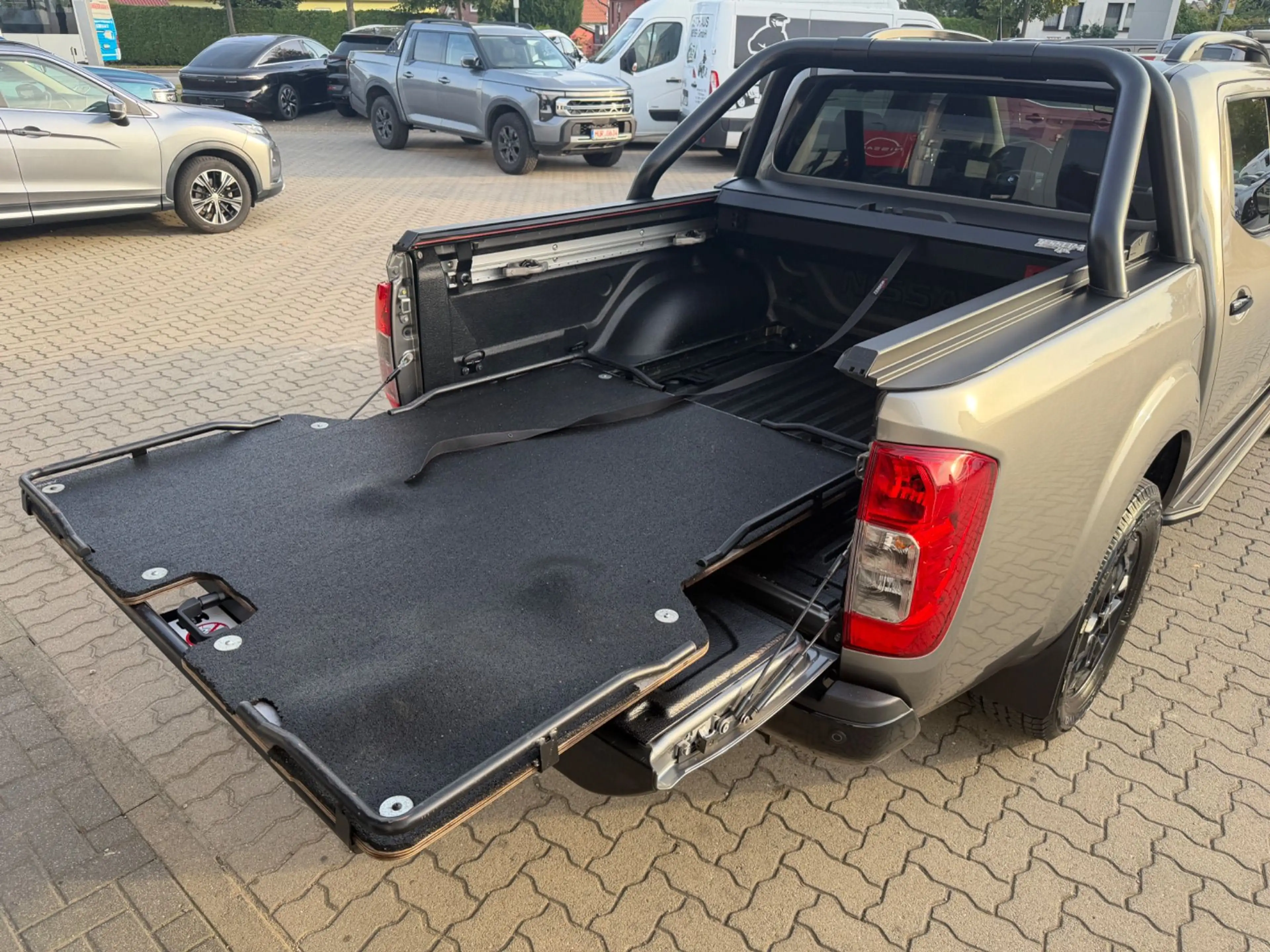 Nissan Navara N-Guard 4x4 DC Aut. wenig KM — photo 10