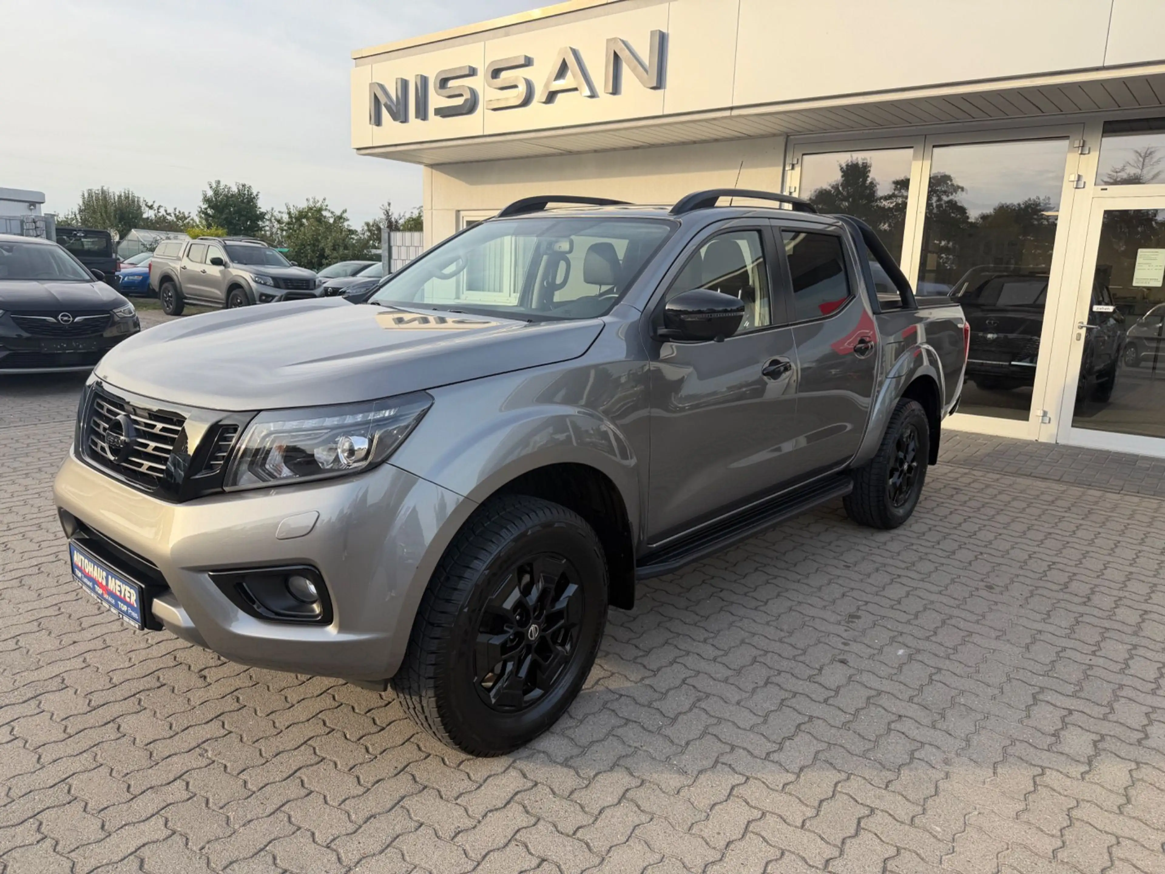 Nissan Navara N-Guard 4x4 DC Aut. wenig KM — photo 3
