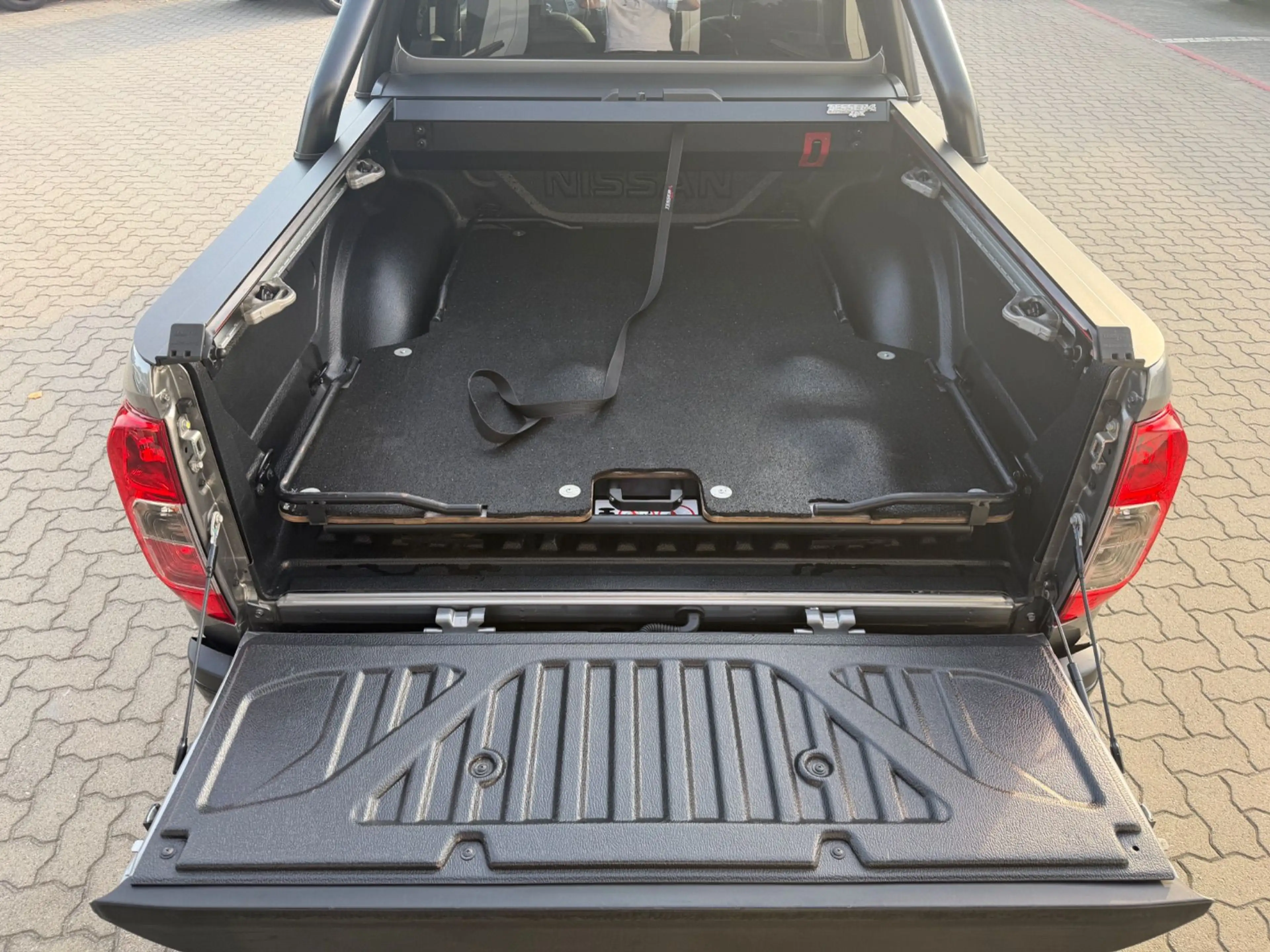 Nissan Navara N-Guard 4x4 DC Aut. wenig KM — photo 9
