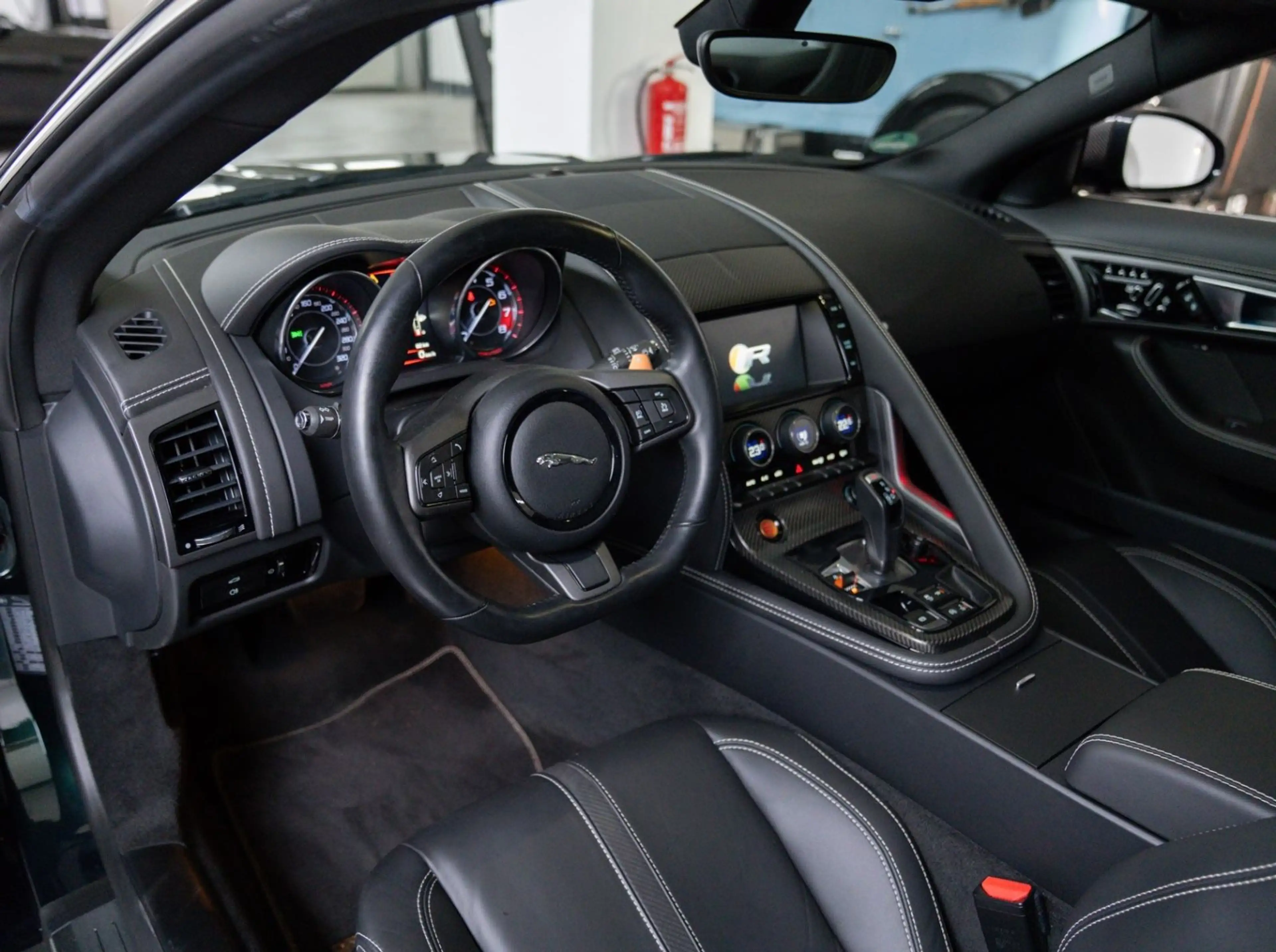 Jaguar F-Type V8 R *BritishRacingGreen*FullCarbon*Pano* — photo 11