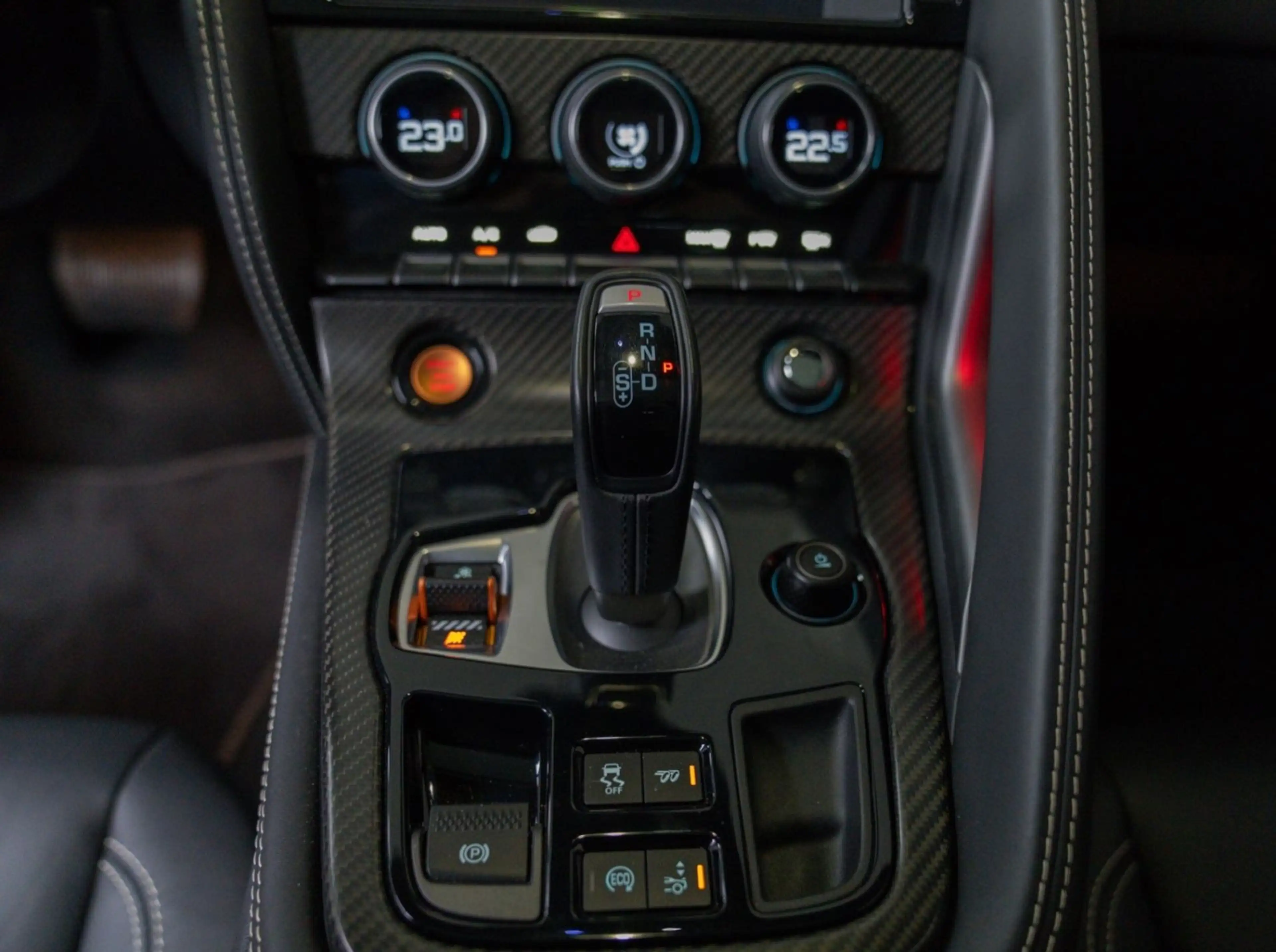 Jaguar F-Type V8 R *BritishRacingGreen*FullCarbon*Pano* — photo 14