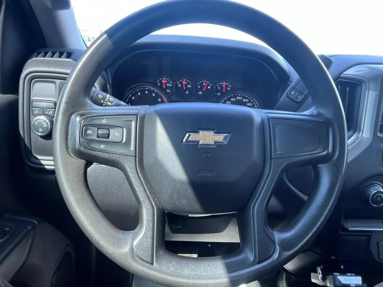 Chevrolet Silverado 1500 photo Chevrolet Silverado 1500