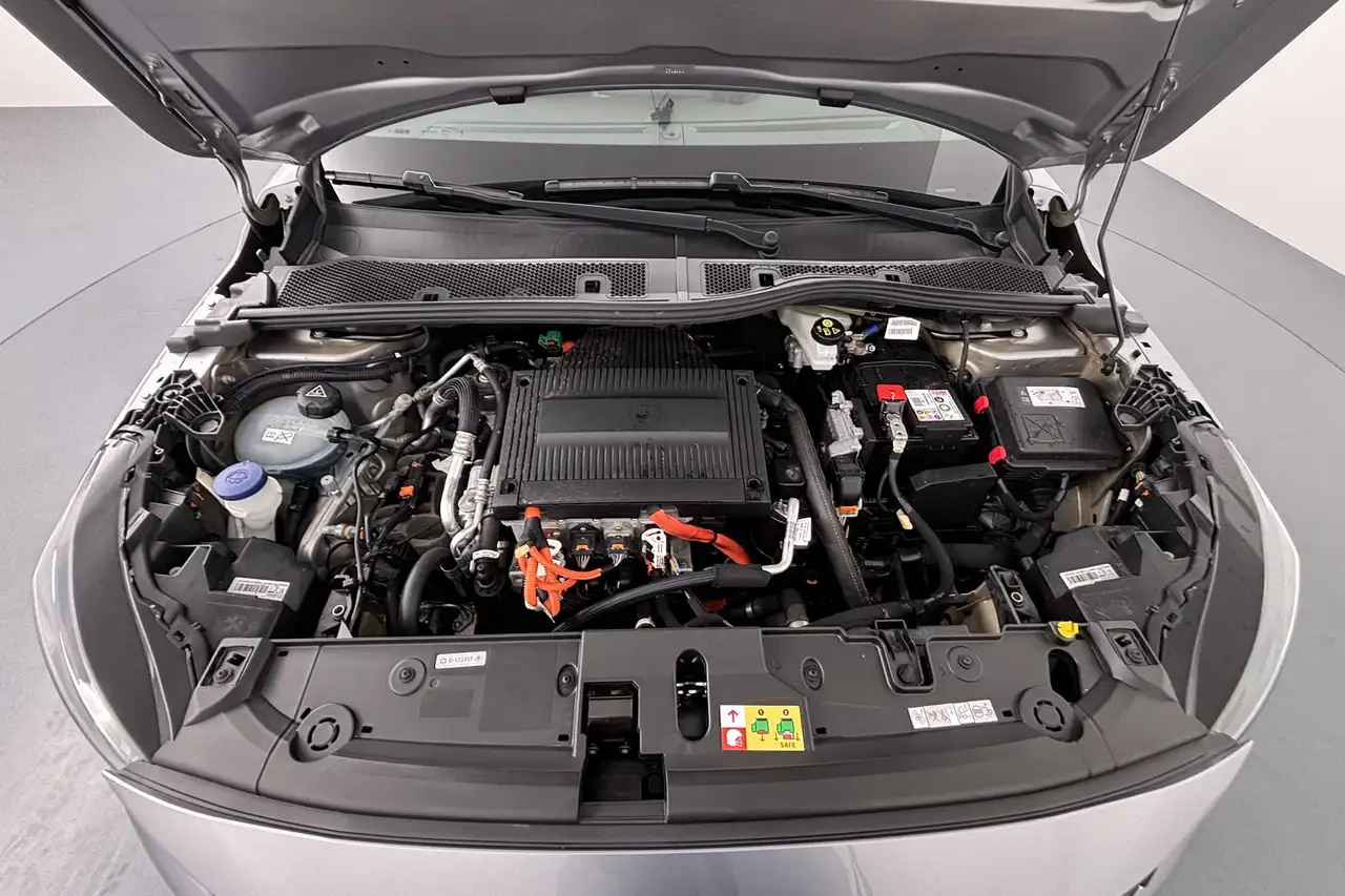 Peugeot E-208 EV GT 350 50 kWh Elektrische power met een sportie, миниатюра 12