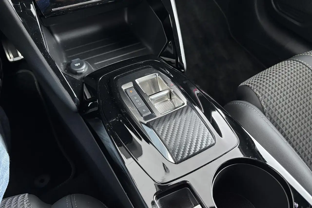 Peugeot E-208 EV GT 350 50 kWh Elektrische power met een sportie, миниатюра 18